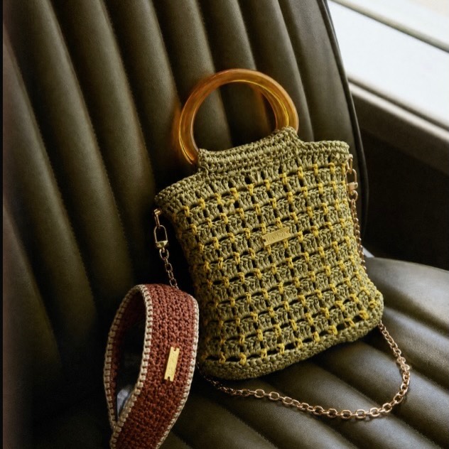 Even if the best outfit for a woman is happiness, it doesn’t hurt to have a beautiful bag on your side ☺️
The Kiana bag 💫
https://www.lia-joy.com/product-page/kiana-bag