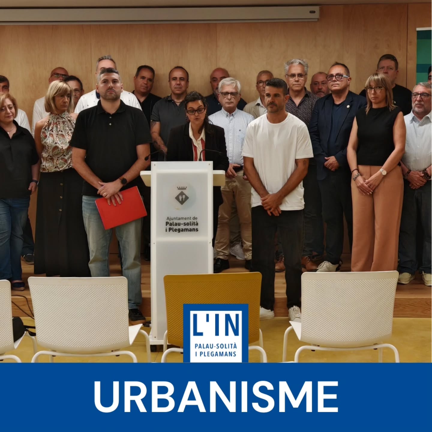 URBANITZACIONS. Les alcaldies de 93 municipis han anunciat avui la propera creació d'una taula de treball per trobar solucions factibles a les urbanitzacions amb dèficits urbanístics a Catalunya.
Palau-solità i Plegamans ha acollit la trobada representativa d’una trentena d'alcaldes que han llegit un manifest que insta a la Generalitat a donar solucions reals a un problema enquistat a tot el territori. Els municipis impulsen la creació d’una taula de treball estable amb la Generalitat i la Diputació, que es constituirà aquest mes de juliol. L’objectiu: donar resposta coordinada a una problemàtica que afecta centenars de municipis i milers de famílies.
A Catalunya hi ha 1.535 urbanitzacions, unes 700 amb mancances urbanístiques, sovint originades als anys 50 i 60. Els municipis reclamen un pla urbanístic homogeni, amb criteris clars i eines de finançament, incloent un conveni amb l’Institut Català de Finances per facilitar la regularització.
Les alcaldies valoren positivament el compromís de la Generalitat, però insisteixen en la necessitat de concretar mesures i recursos per garantir condicions de vida dignes als veïns i veïnes.
#Palausolitaiplegamans #PsiP #Municipis #Territori #Urbanitzacions @ajpalauplegamans