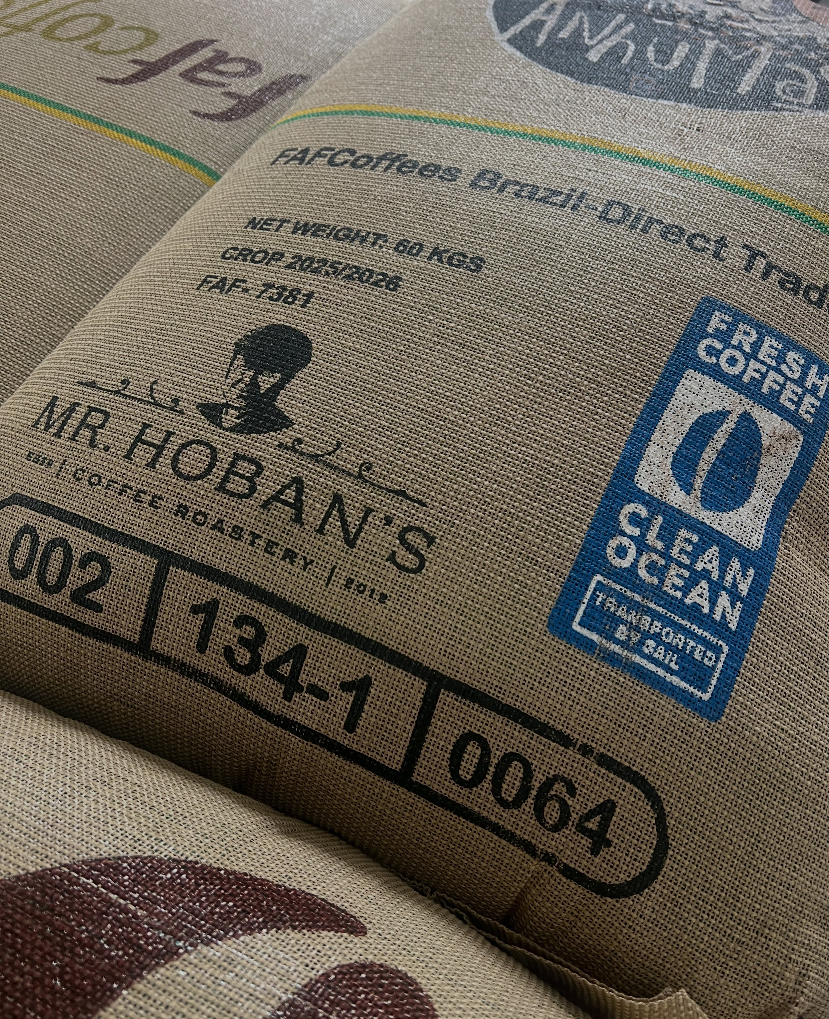 I really love this coffee from @fafcoffees. Regenerative farming at its best. Sailed by Belco so no Carbon footprint at sea. That’s how we all can make the world a little bit better.
@oliveirarosilande
#coffee #coffeeroasting #kaffeerösterei #coffeeroastery artisancoffee ethicallysourced relationshipcoffee coffeelover coffeeaddict Espresso specialtycoffee thirdwavecoffee coffeelife coffeebreak mrhobans coffeeexperience Loringcertifiedtrainer traceablecoffeecoffeesourcing coffeebeans singleorigincoffee supportyourlocal regenerativefarming shipbysail coffeeisallaboutpeople