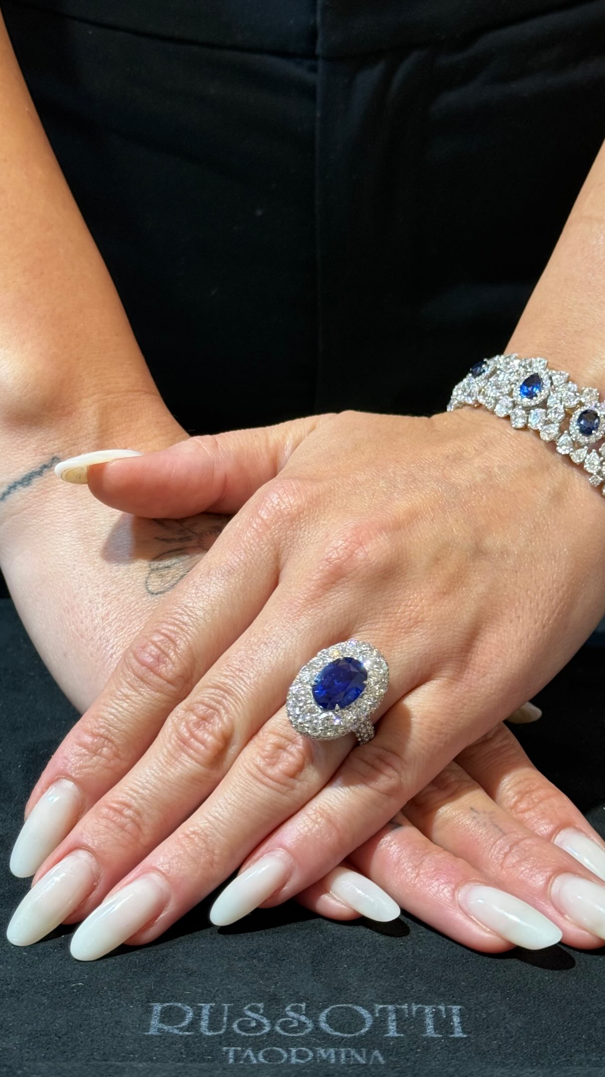 This set features a striking oval sapphire ring set in a pavé diamond setting, paired with a magnificent bracelet. The geometric arrangement of the diamonds perfectly enhances the rich blue hue of the gemstones, creating a timeless yet bold look.
#LuxuryJewelry #StatementJewelry #SapphireJewelry #DiamondRing #taorminajewelry