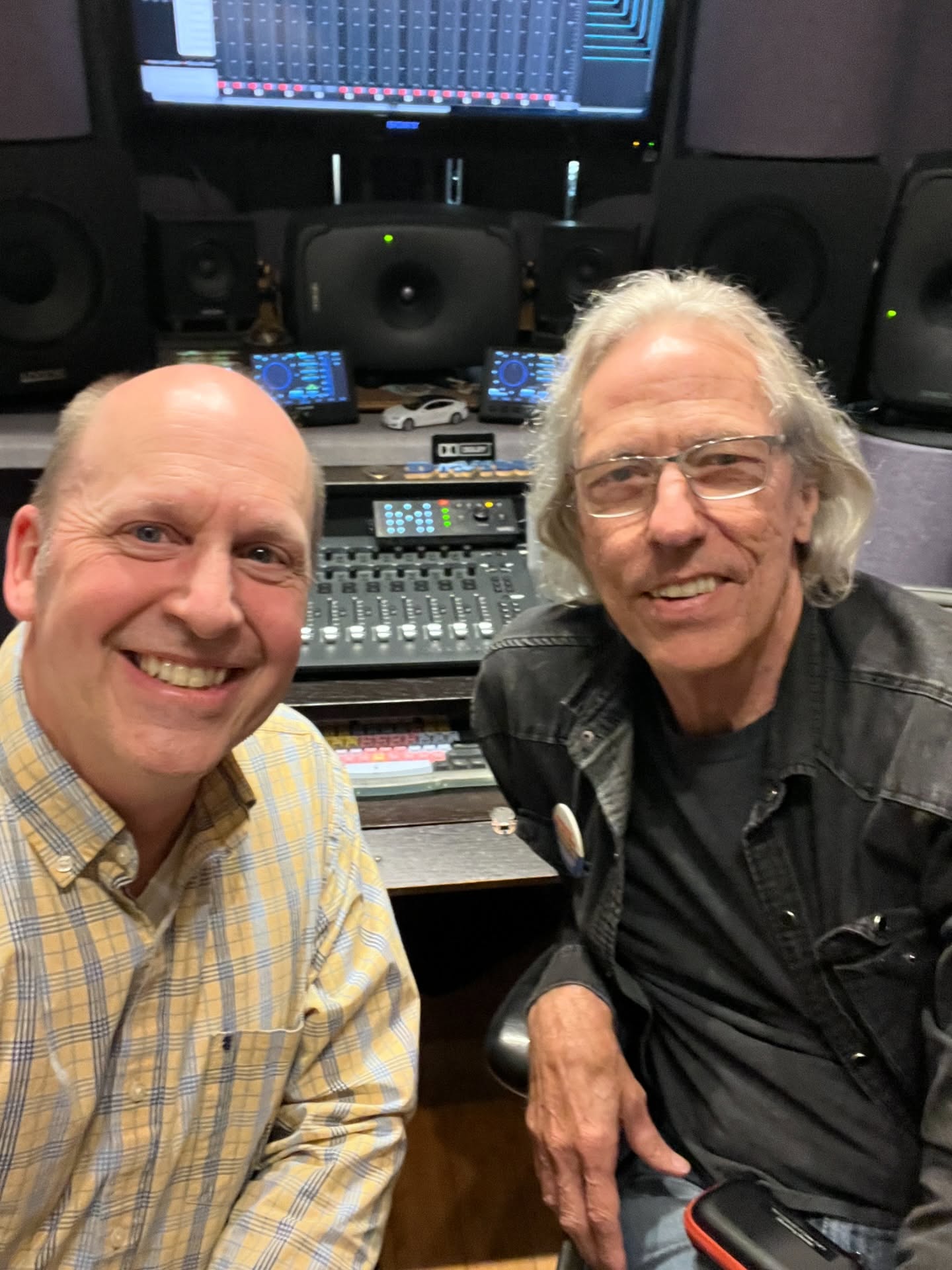 It was great to have you over at the studio Ryan!
Seeing fellow engineers and lending an extra ear 🎼🎵 - it’s a great feeling! 😎
#studio #engineer #mixing