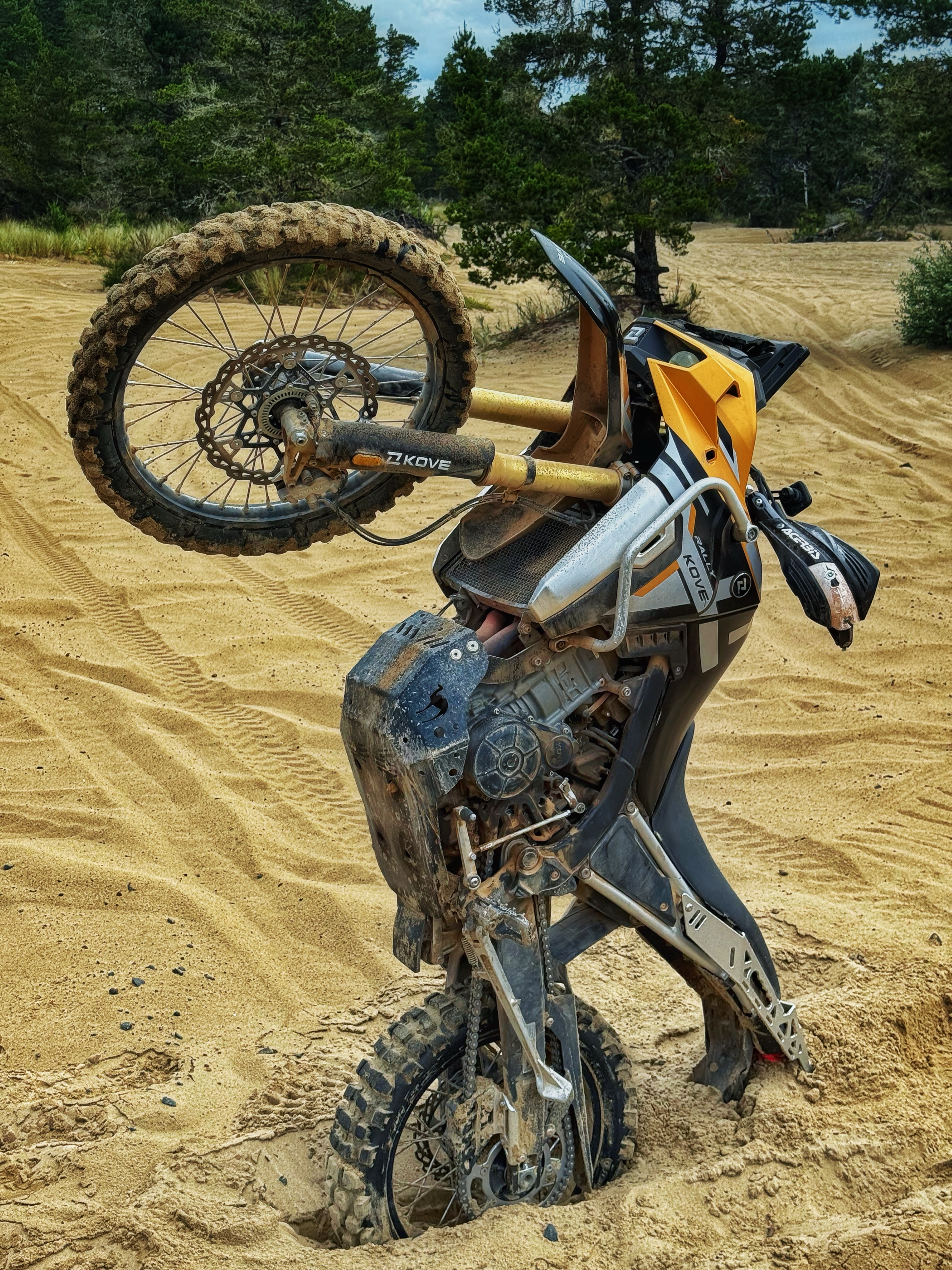 It's got rebellion in its 🩸 . It's like me. It does what others say it can't do.
Riding the PNW Sand Dunes Today, 95 hp parallel twin puts a big smile on your face:)
It's bone stock,
how it came from the dealer, except for mousses and protection...and a $60 Chinese muffler that shaves 10 lbs :)
@camel_adv @nuetechofficial @kovemoto_usa @nashpowersports