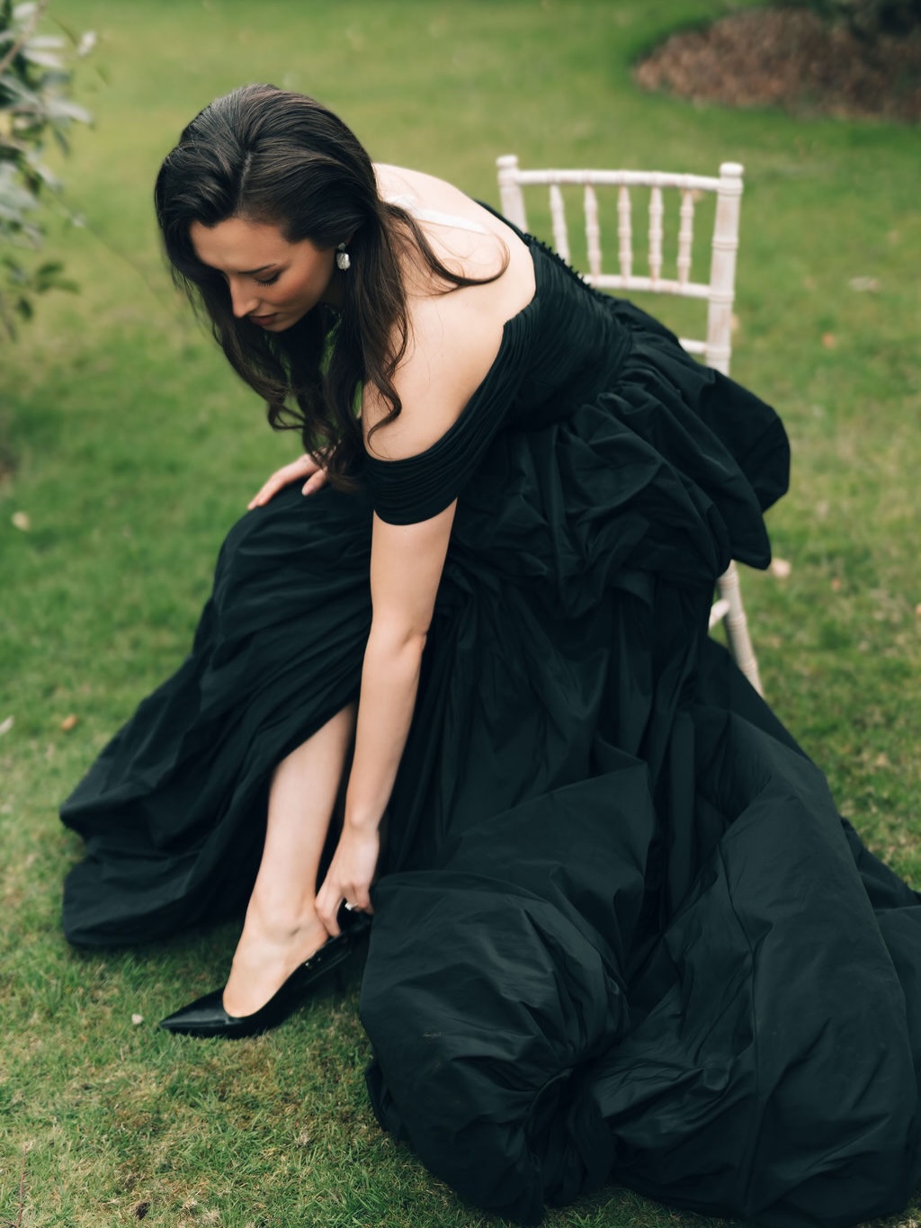 We got a black wedding dress in store. So obviously we had to show it off! Playing in the gardens of Western House.
📸 @lenasabala
🤳 @sonacontentcreation
💐 @floralmenagerie
🧁 @honeybeessweettreats
💇🏼♀️ @lovehairglasgow
💄 @alisag.mua
👑 @mariapolianska_design
⛪️ @westernhousehotel
👗 @unbridaledb / @katycorso_official
👰🏼♀️ @abigailmccartney