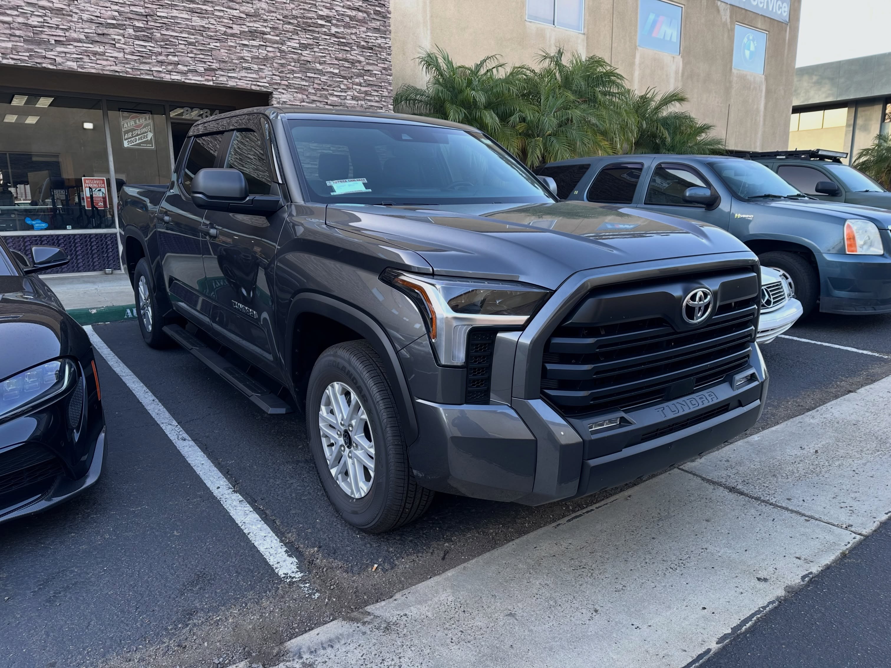 2026 Tundra Now equipped with @roughcountry side steps and @wellvisors. Why pay more at the dealership when you can get aftermarket? We are a dealer for both products and we can do the install as well 🤙🏽 #autofashion #autofashionusa #roughcountry #wellvisors #toyota