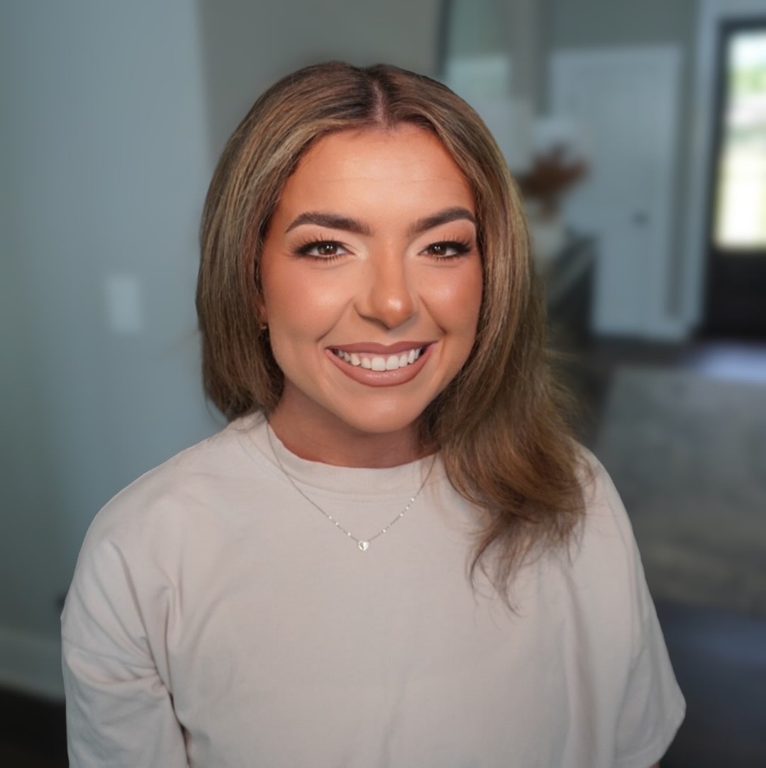 Makeup for Ashley’s rehearsal ✨ we elevated those features and gave that skin a gorgeous glow! I had the best time glamming her up. Grateful for my gorgeous clients (friends) that make my job not feel like “work” 🥹🫶🏻
