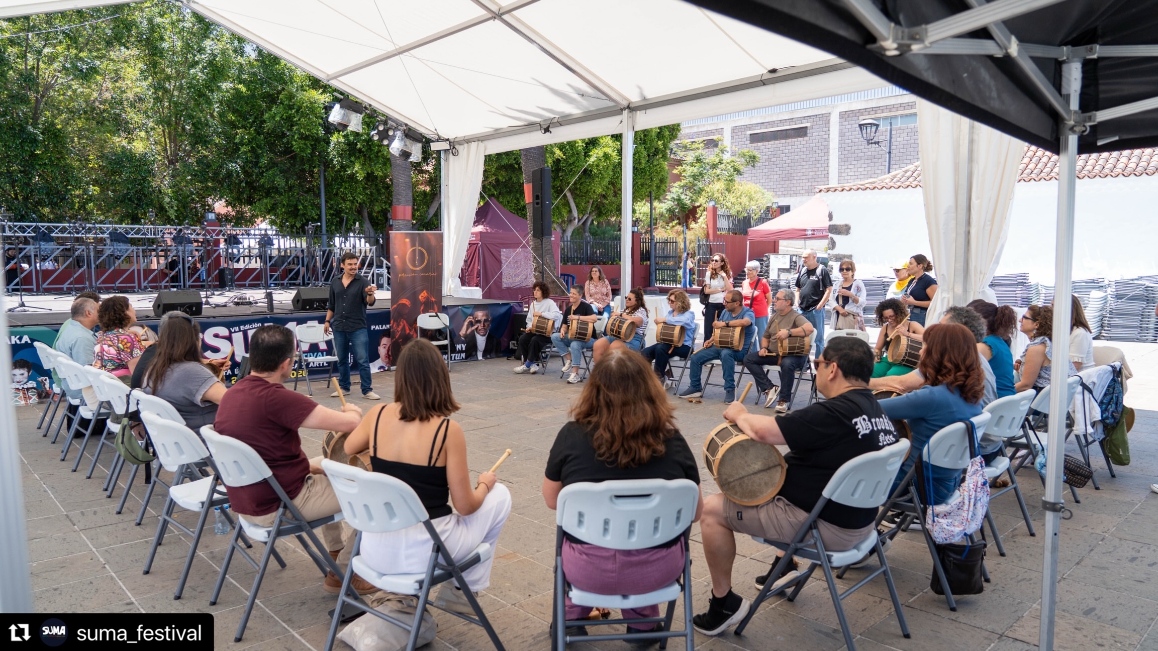 ¡GRACIAS! 🫂🥁
#Repost @suma_festival with @use.repost
・・・
El arte, la música y la participación toma SUMA
Creatividad, música, emoción, participación y muchísimas ganas de compartir.
La mañana de hoy en el SUMA Festival 2026 ha convertido La Casona y Santa Úrsula en un gran espacio de encuentro donde pequeños y mayores han podido crear, experimentar y formar parte activa del festival. 🌿✨
Talleres llenos de color, arte, ritmo, expresión y experiencias compartidas han marcado una jornada donde el público no solo ha venido a disfrutar… también ha venido a participar, descubrir y dejarse llevar por la creatividad. 🎭🎶🎨
Y esto sigue… porque el SUMA continúa llenando el municipio de música, espectáculos y momentos para recordar. 🚀
#SUMAFestival #SantaÚrsula #Suma2026 #ViveSUMA CulturaCanaria PlanesEnFamilia ArteYCultura SantaÚrsulaMúsicaYArte