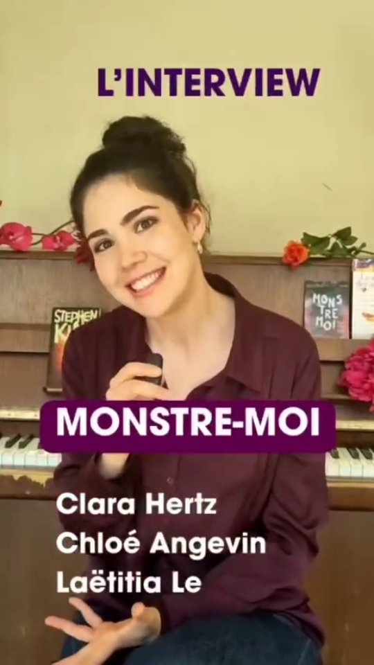 🎭 Avignon ça représente quoi ? Et en bonus : regardez la vidéo jusqu'au bout pour savoir pourquoi Chloé pense qu'il faut venir voir MONSTRE-MOI au Théâtre de @loriflamme.avignon du 4 au 25 juillet à 20h35 relâche les jeudis (lien en bio pour réserver)
Écoutez ou réécoutez l'épisode hors-série d'@horsscenepodcast "Tout ne tourne pas rond à Avignon" qui retrace la première expérience de la compagnie au Festival d'Avignon en 2021 pour savoir de quoi parle @laetitia_leroy_ dans la vidéo. Lien sur la bio d'Hors-Scène.
Et accompagnez-nous dans ce deuxième Avignon de la compagnie en suivant notre compte et en venant nous voir 😁 (merci aux personnes qui ont déjà pris leur place 🥹)
💜💜💜
#festivaldavignon #monstremoi #spectaclevivant #loriflamme #coulisses