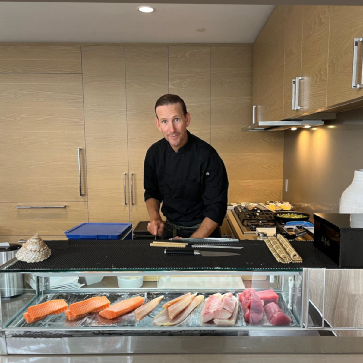 Private Chef Experience
A personalized sushi dining experience brought directly to your home or private event by Chef Aaron Bishop.
A curated menu using your kitchen, creating an intimate, refined, and memorable meal for you and your guests.
Perfect for birthdays, anniversaries, dinner parties, and special celebrations.
Fresh fish. Elegant presentation. Private dining at home.