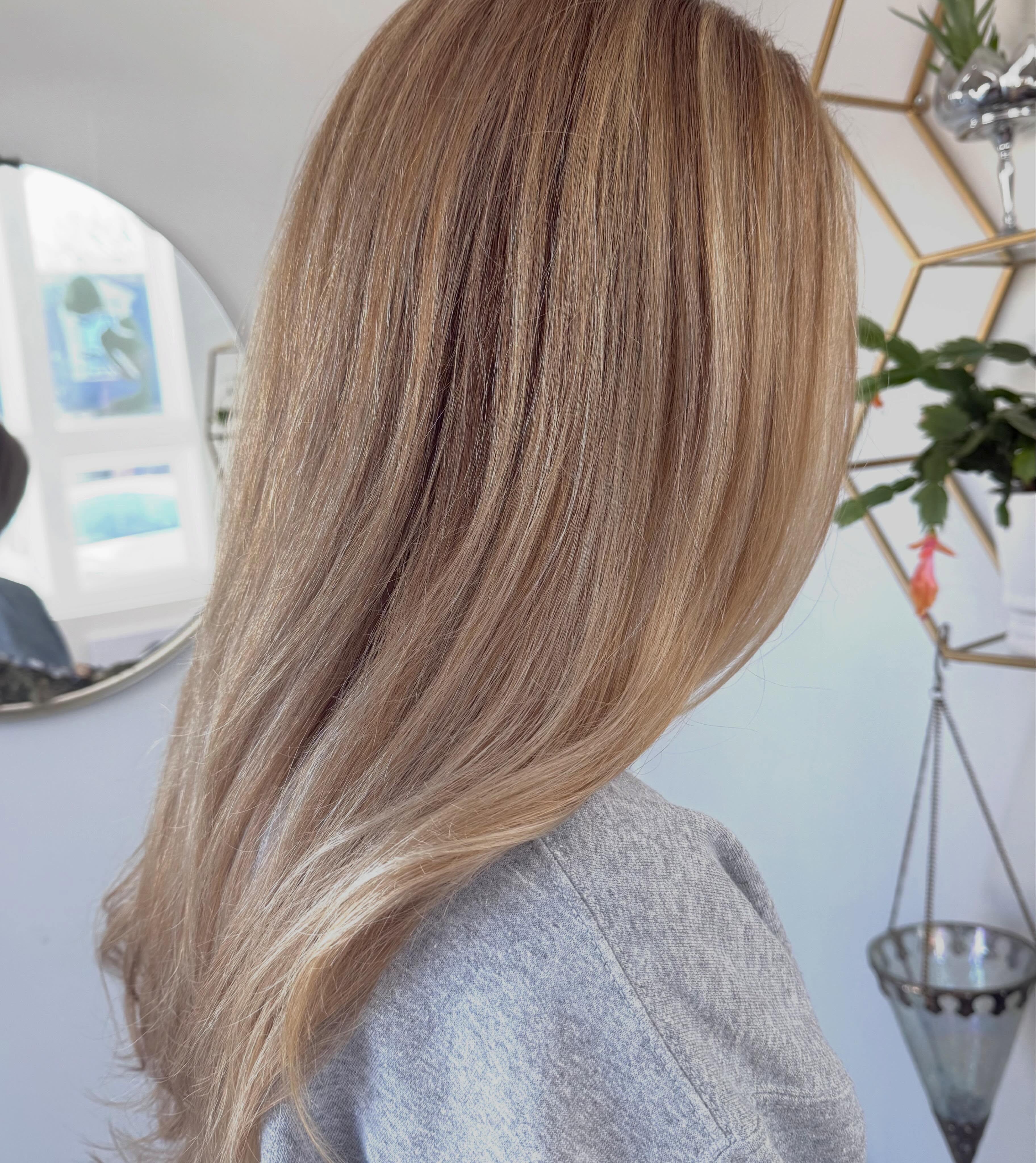 Bright Golden blonde, but keep it dimensional✨
.
Beautiful color and haircut done by Alicia, @aliciascissorhands_
.
.
.
.
#cthairsalon #ctshorelinesalon #guilfordcthairsalon #guilfordcthairstylist #goldenblondehair