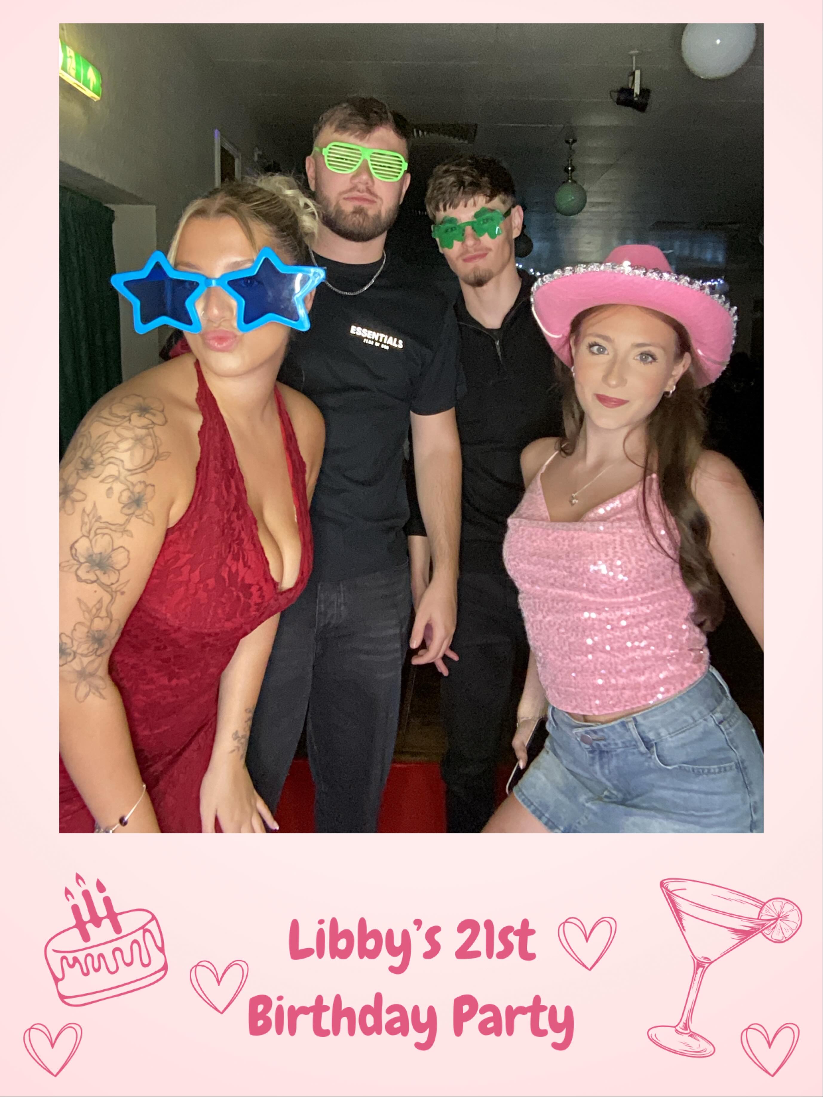 Libbyβs 21st Birthday Party π₯³ where fun was had at the selfie pod, book yours now from Β£199 for whole of event on digital downloads. Prints are extra please enquire. Happy 21st Libby π₯³π