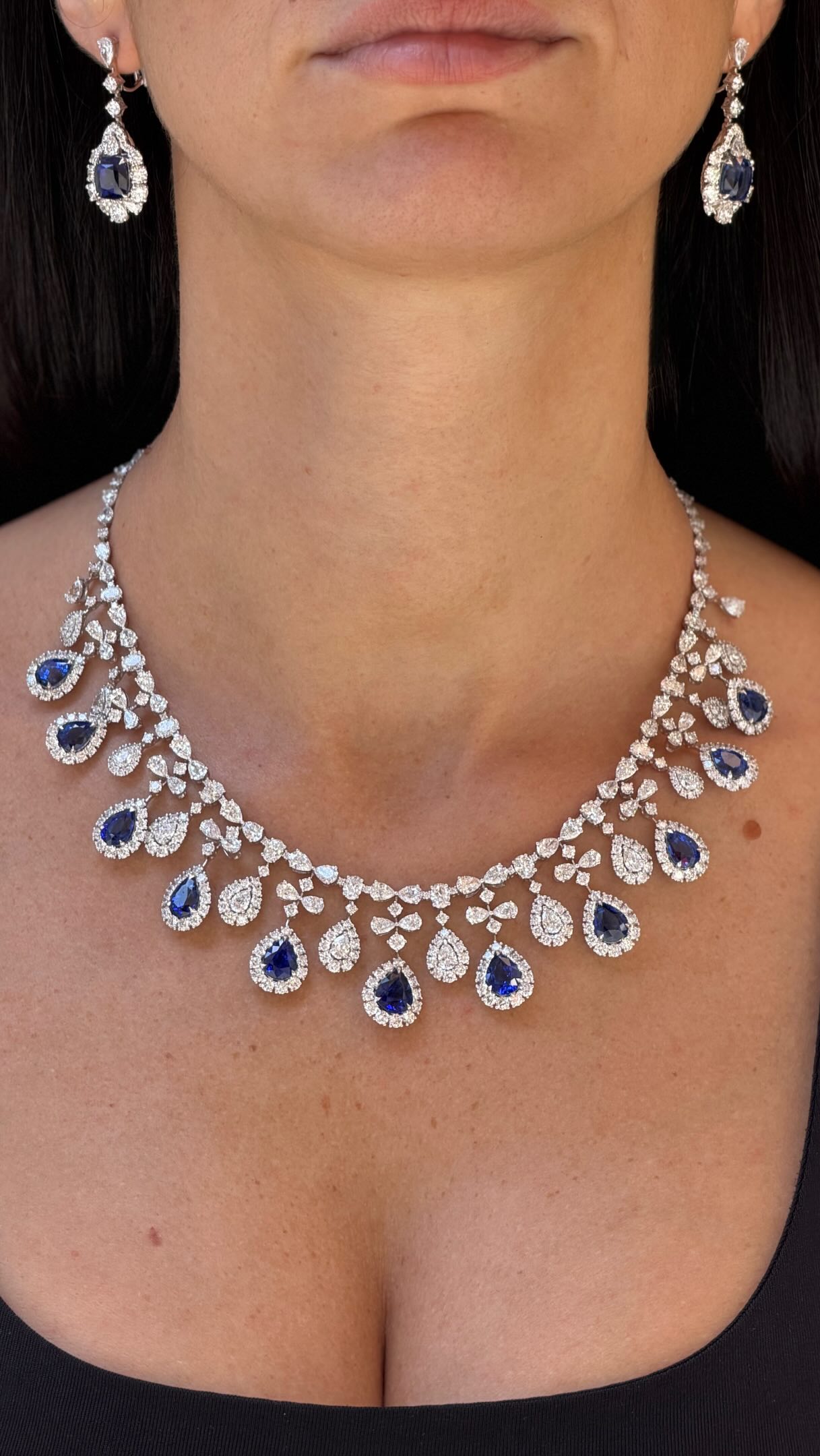 These wonderful sapphire and diamond earrings and necklace are the very definition of elegance.
The contrast between the deep blue of the teardrop sapphires and the brilliance of the diamonds is purely magical.
#HighJewelry #SapphireAndDiamonds #SapphireNecklace #SapphireEarrings