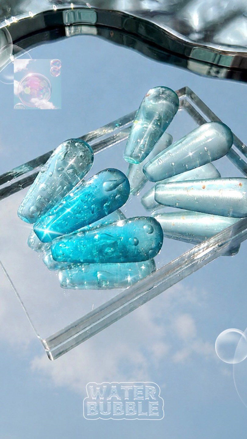 Kun valo osuu kolmiulotteiseen pintaan, syntyy aidon veden kaltainen tekstuuri. 🫧✨
@reveinnail_korea Water Bubble Collection on 5-osainen geelilakkakokoelma, joka on suunniteltu kirkkaiden ja pyöreiden vesipisaraefektien luomiseen geelikynsille. Kokoelman tuotteilla pystyt luomaan pieniä, kiiltäviä kuplia, jotka näyttävät kynsillä kolmiulotteisilta.
Setti sopii täydellisesti water bubble -kynsiin, wet-look -kynsitaiteeseen, läpikuultaviin 3D-yksityiskohtiin sekä kiiltäviin pintadesigneihin. Sillä voit luoda pehmeitä vesipisaroita, kerrostettuja kuplatehosteita tai korosteyksityiskohtia siirappigeelien, magneettigeelien, glittergeelien tai läpikuultavien pohjien päälle.
Kokoelma sisältää:
RM51
RM52
RG54
Drop Top 1
Drop Top 2
#biyume #knailshop #kynnet #kynsikauppa #kynsitaide