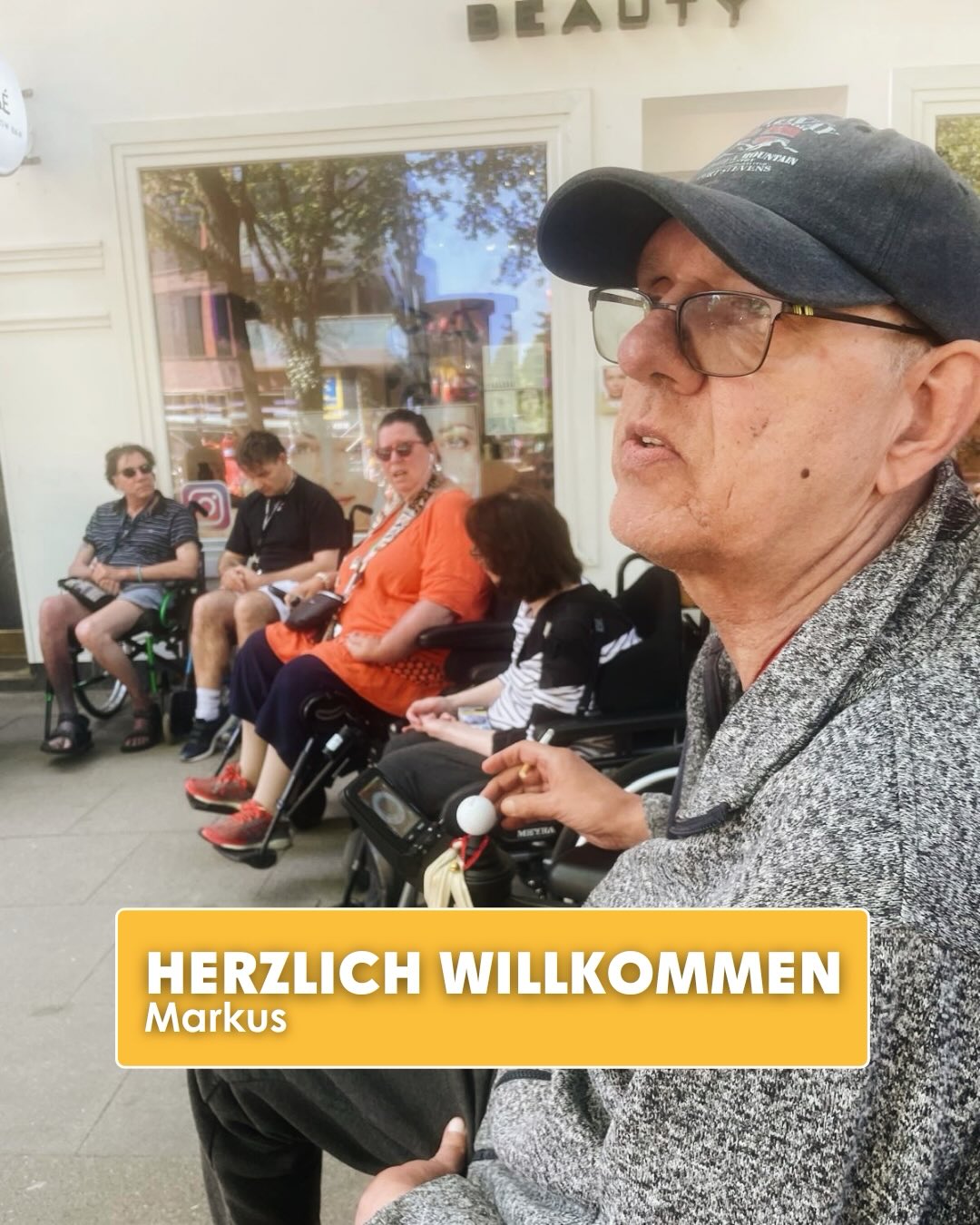 Wir waren gestern Eis essen im Viertel und haben unseren neuen Bewohnenden Markus noch einmal willkommen geheißen! Die Gruppe freut sich sehr über diesen freundlichen Gewinn 🍀🌸