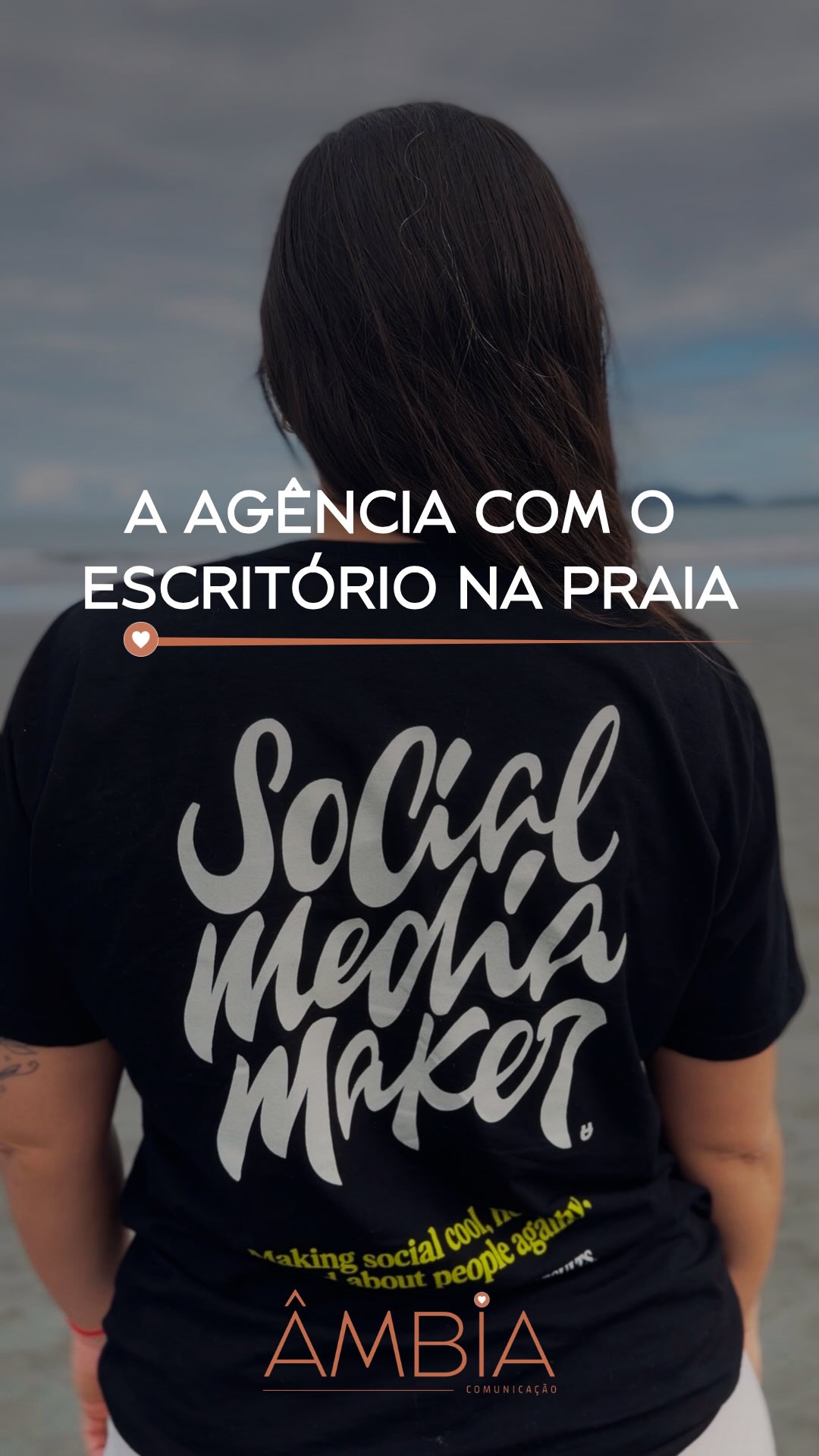 Tem gente que abre o computador no escritório.
A gente abre na praia. 🌊
A Ambia nasceu para ajudar empreendedores que sabem que sua marca precisa aparecer, mas não querem fazer isso de qualquer jeito.
Acreditamos que comunicação não é sobre seguir fórmulas.
É sobre transformar quem você é em conteúdo que gera conexão.
Porque as pessoas se conectam com pessoas.
Se você quer colocar sua marca em movimento, seja bem-vindo à Ambia. 💙