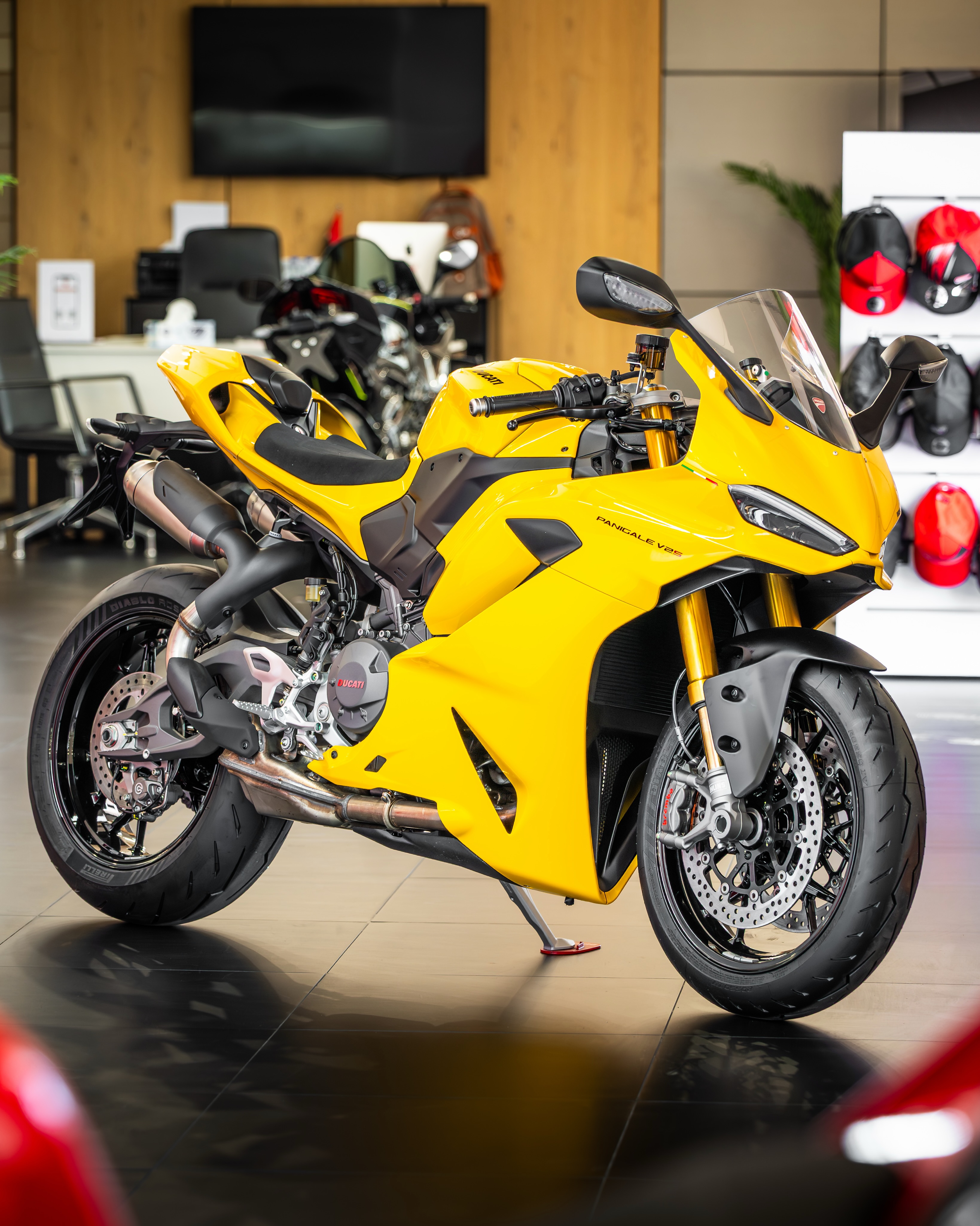 The first Panigale V2 S in Ducati Yellow has just arrived at Ducati Dubai, and it looks absolutely stunning in person.
This color gives the new Panigale V2 S a completely different character - sharp, sporty, and unmistakably Ducati.
Come and see it in our showroom, have a closer look, and experience the new Panigale V2 S in Ducati Yellow for yourself.
Available now at Ducati Dubai.
#Ducati #DucatiEmirates #DucatiDubai #WheelsofArabia #PanigaleV2S