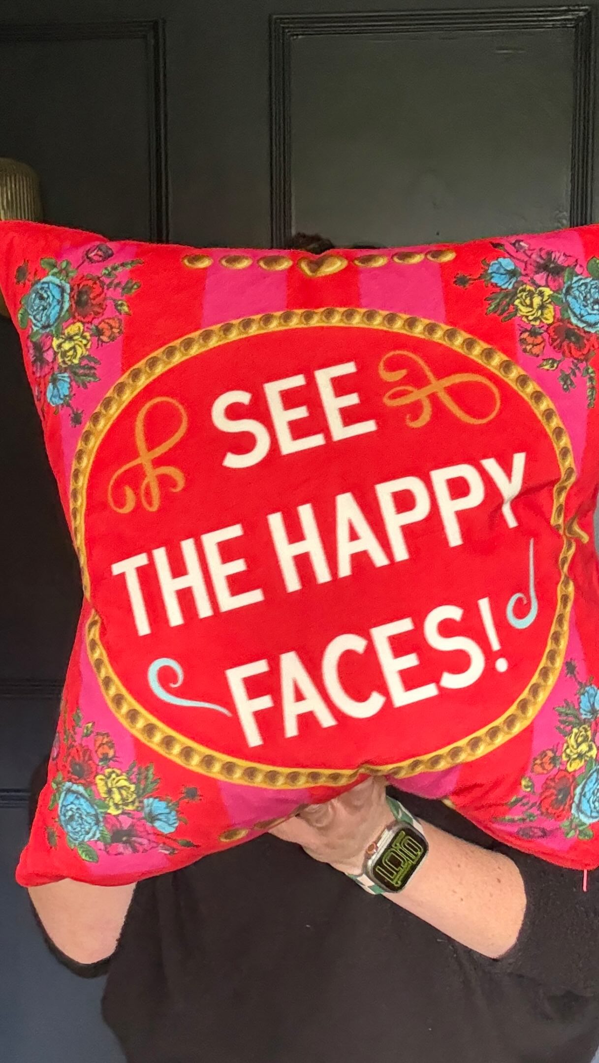 Should I bring back the Circus Cushions? Drop a 🎪 in the comments if I should bring them back to the shop.👇
I’ve been thinking about restocking these, but I only want to make them if you guys actually want them!
Velvety goodness two ways cos ticking your whimisical and creative side too is never not fun. Here’s the HAPPY FACES version, I also do a HOLD YOUR HATS version too. Let me know 😘
#circustheme #cushiondecor #textileartist #whimiscalhome #circusaesthetic