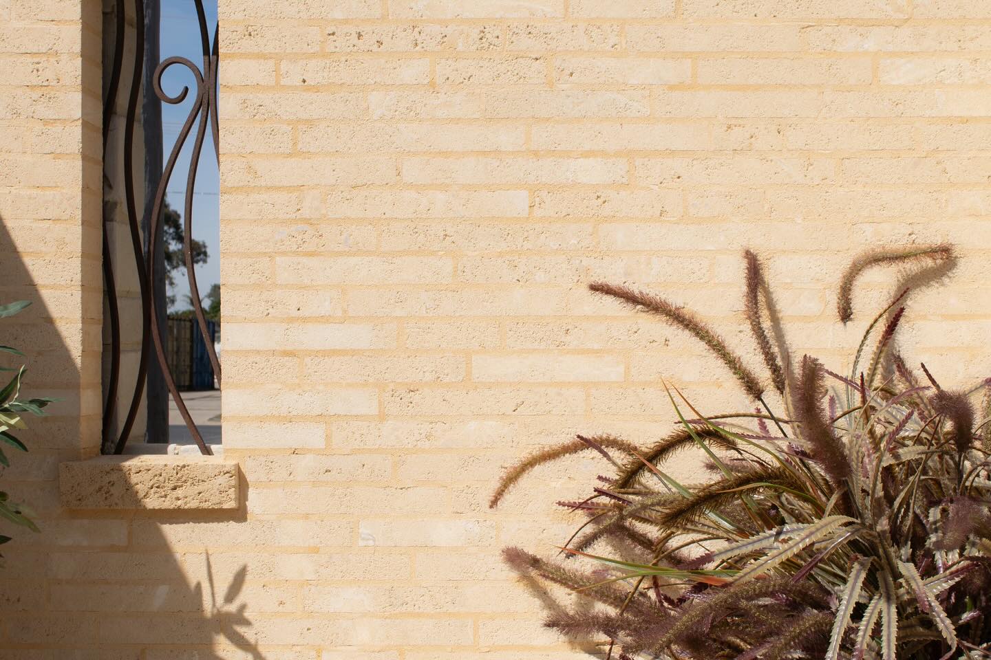 Winter sun, shimmering of our Australian Cream Limestone Bricks / Batons.
Bringing the warmth on these chilly days.
————
Stonemason @bimarisstone
Product - Cream Limestone Bricks and Batons - available in flexible custom heights and mixed lengths