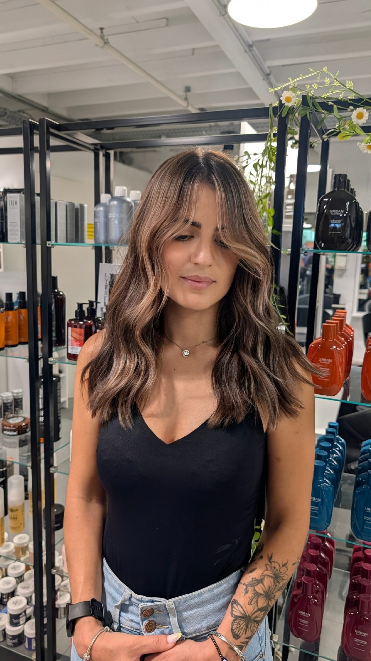 Avant : de la frustration. 🥲
Après : de la confiance. ✨
📍Ryanhair Schifflange
💇🏻♀️Par Axelle
#luxembourg #balayage #coiffure #coupe