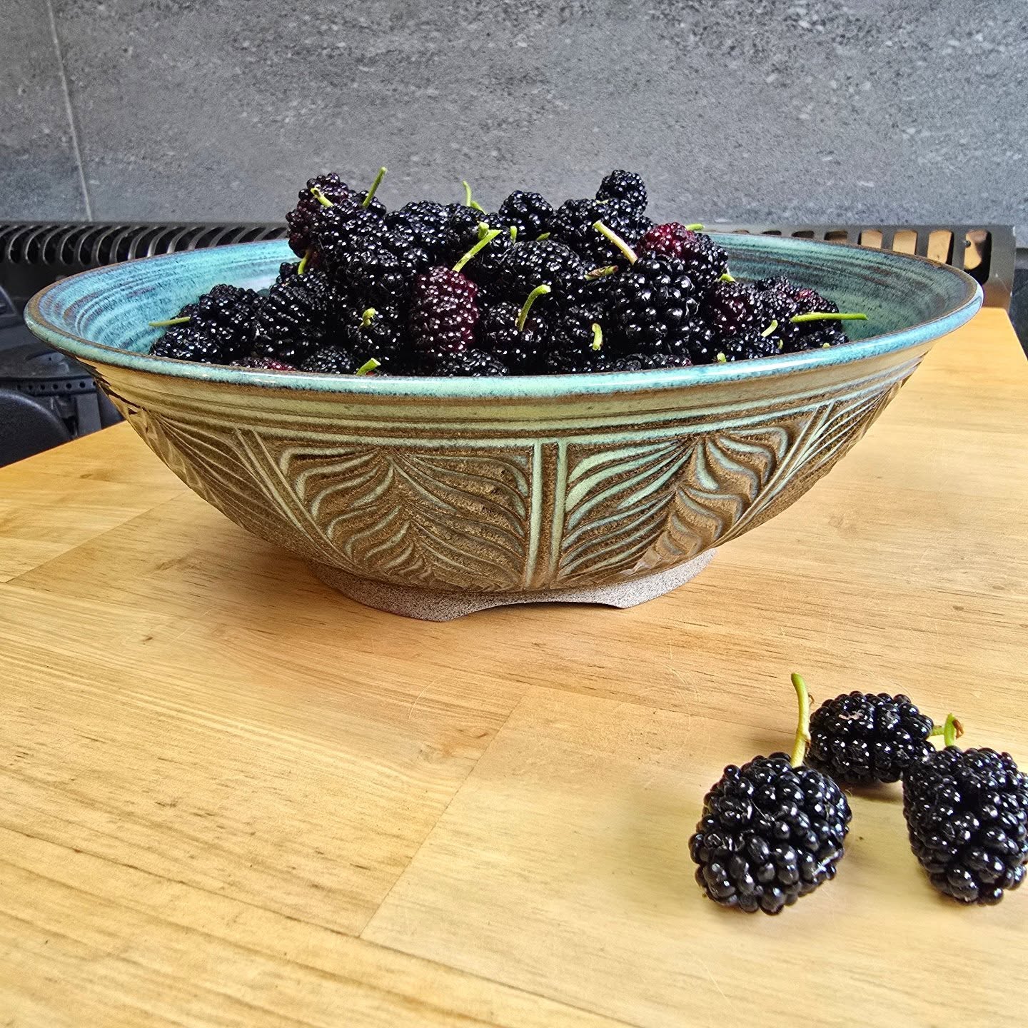 It's mulberry season! Everyone needs a good bowl to collect berries. 😏