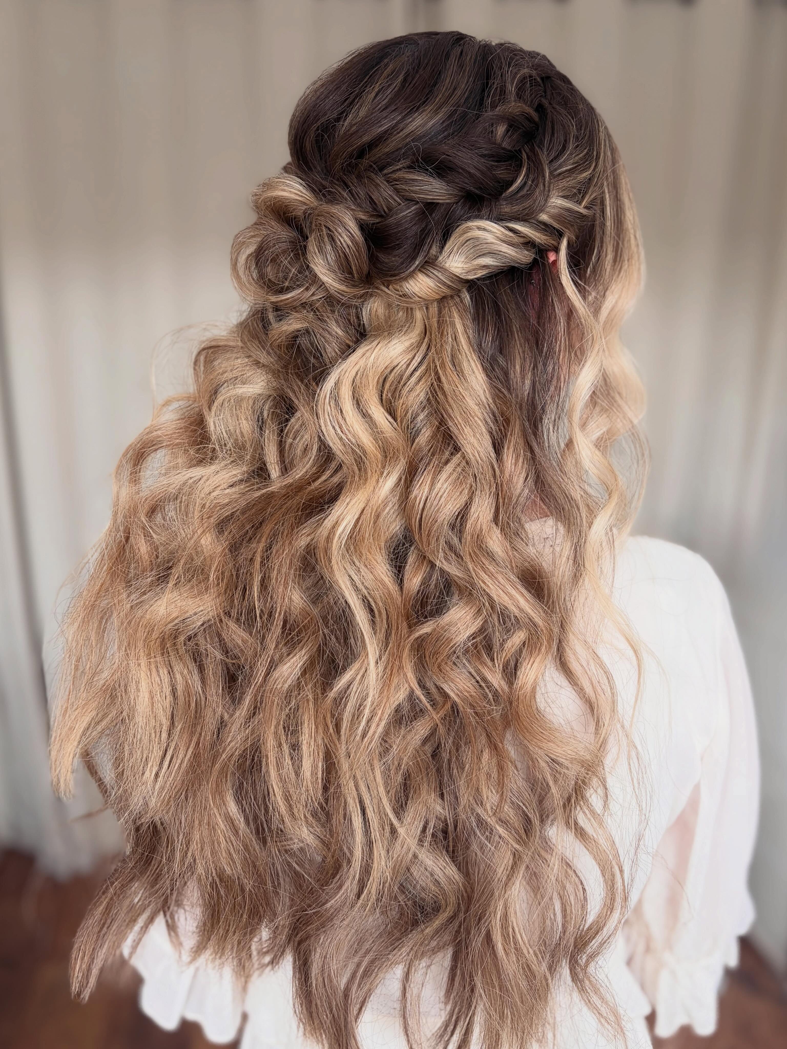 I know this style won’t be for everyone… which is exactly why I love it 🤎
Chunky braids, boho details and hair that feels romantic and effortless
This one had my whole heart 🥹
PS. did I mention this is all her own hair 🔥
#rutlandwedding #rutlandbrides #oakhamwedding #rutlandwaterwedding #bohoweddinghair @emspurse