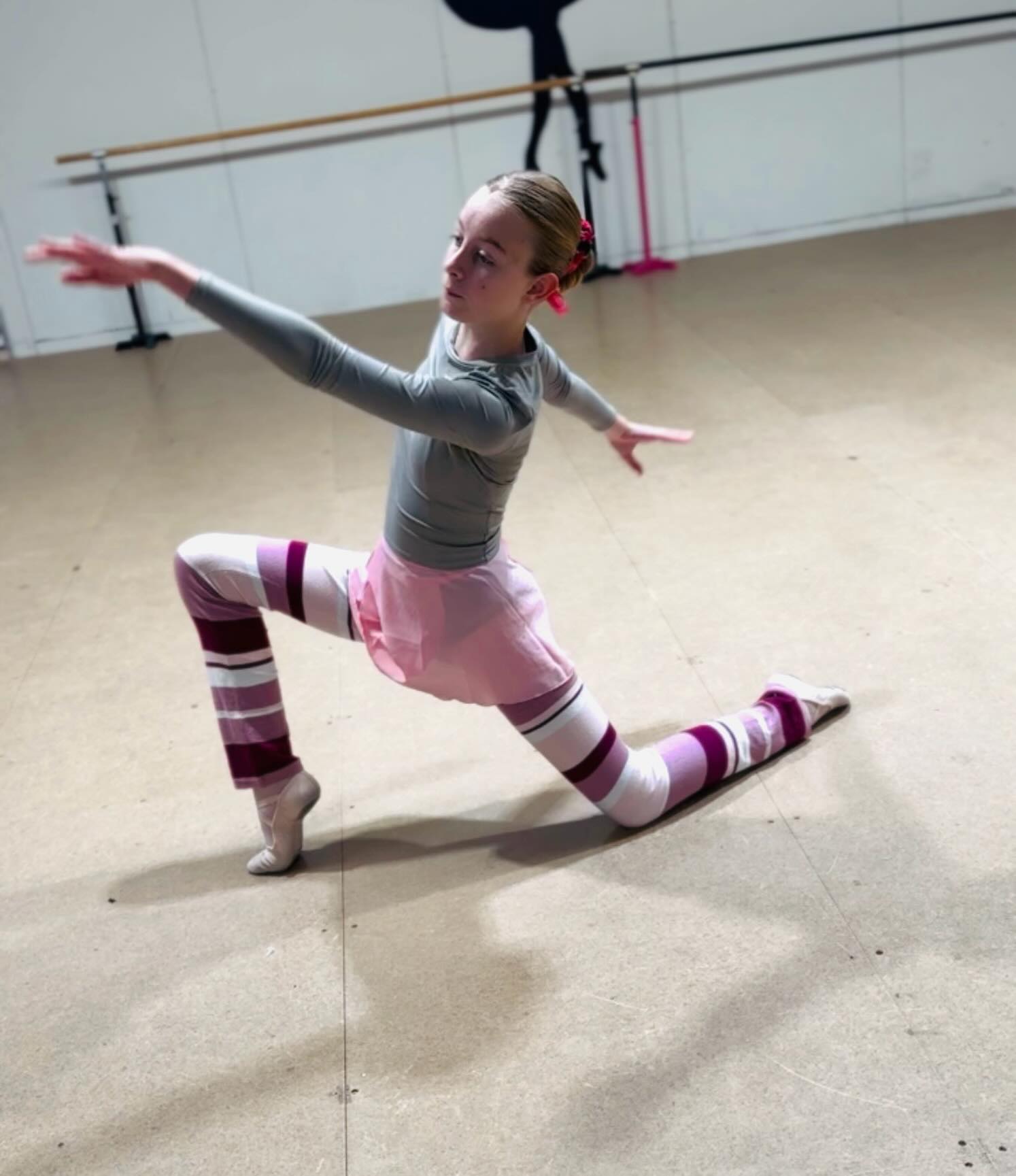 🩷🖤Miss Abbie working on her Neo solo!🩷🖤
You continue to impress us all with your determination , dedication and passion!
So very proud of you! Cannot wait to see you perform this!!!!
🩷🖤 @abbie_rose_w @msflu