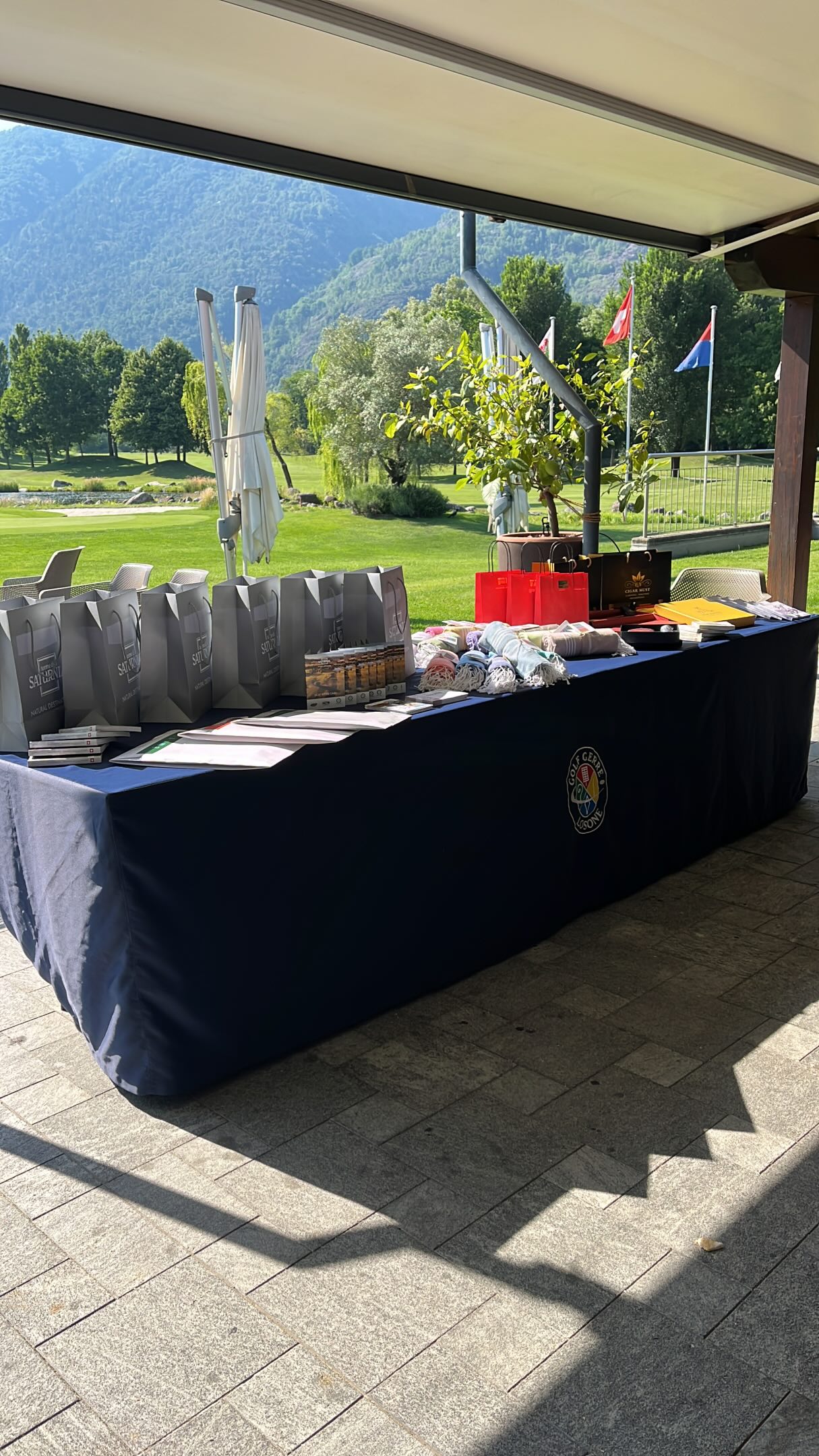 We thank our sponsors for having provide the prices and the goodies bags for @golflosone Ladies & Seniors players ! Without the sponsorship and all the gadgets we would not have had the chance to make it happen! #golf #losone #ticino #golfing #sponsors @golflosone
@termedisaturnia
@emaalcashmere
@lestoffswitzerland
@cigarmust
@ergocad_r1
@hess1233
@ticinoturismo
@golfacademygerrelosone
@losonesportiva
@ascona_locarno
@castello_ascona
@golfascona