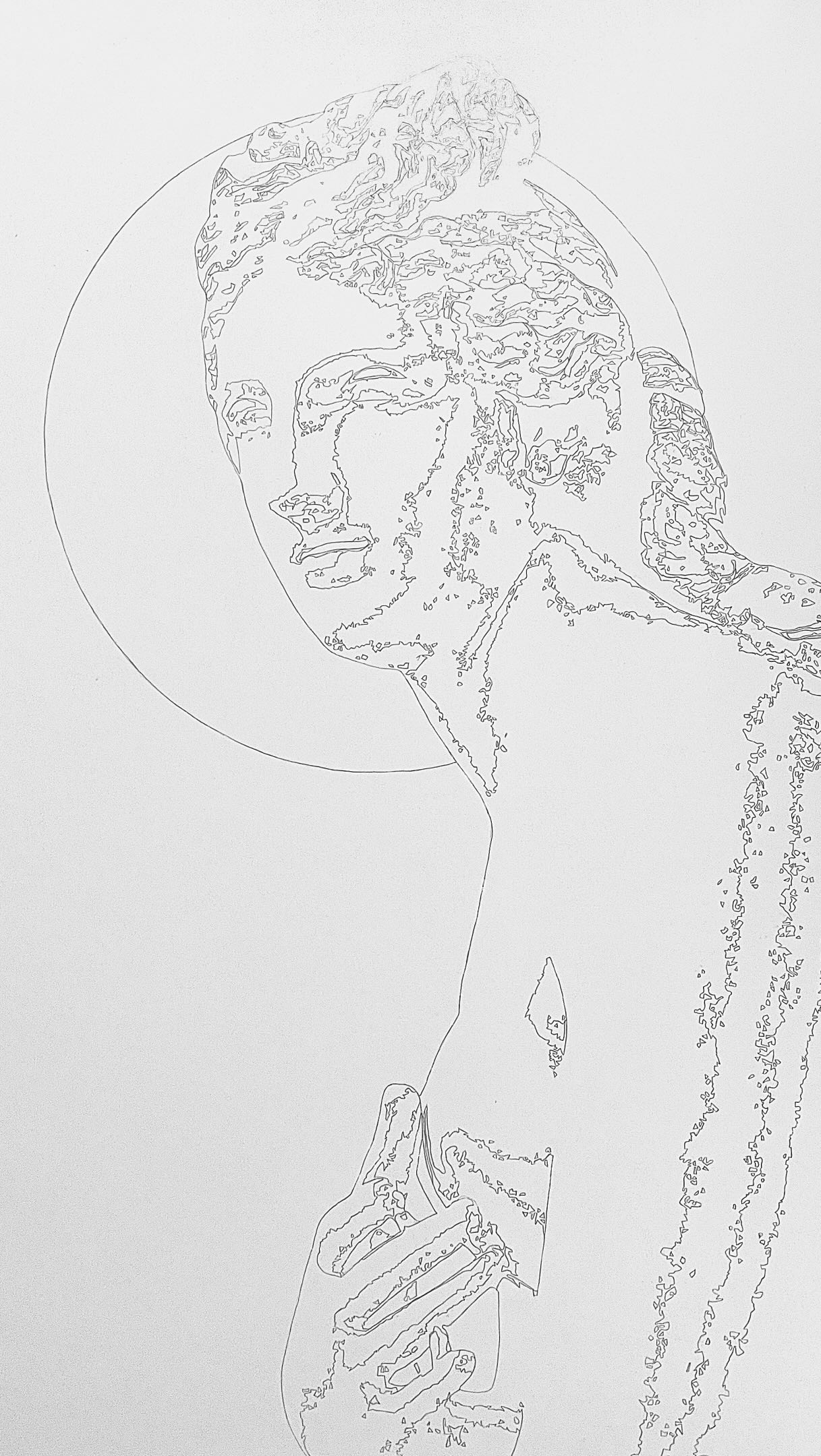 Chaque tableau commence par le même vertige.
Le dessin est là, encore libre, plein de possibilités. Puis vient ce moment où il faut poser la première bande de scotch. À cet instant, tout change. Le geste devient définitif.
.
Entre le croquis et le collage, il y a toujours une part d’appréhension. La peur de trahir l’idée initiale, de perdre l’équilibre du dessin, de ne pas réussir à transmettre l’émotion imaginée.
.
Et pourtant, c’est précisément dans cet espace d’incertitude que l’œuvre prend vie. Car le tape art n’est pas la simple reproduction d’un dessin : c’est une transformation. Une succession de décisions, de renoncements et de découvertes qui donnent à chaque création son caractère unique.
.
L’appréhension ne disparaît jamais vraiment. Elle accompagne chaque tableau. Mais avec le temps, elle devient moins un frein qu’un signe: celui que quelque chose d’important est en train de naître.
.
#artcontemporain #tapeart #art #collage #scotch