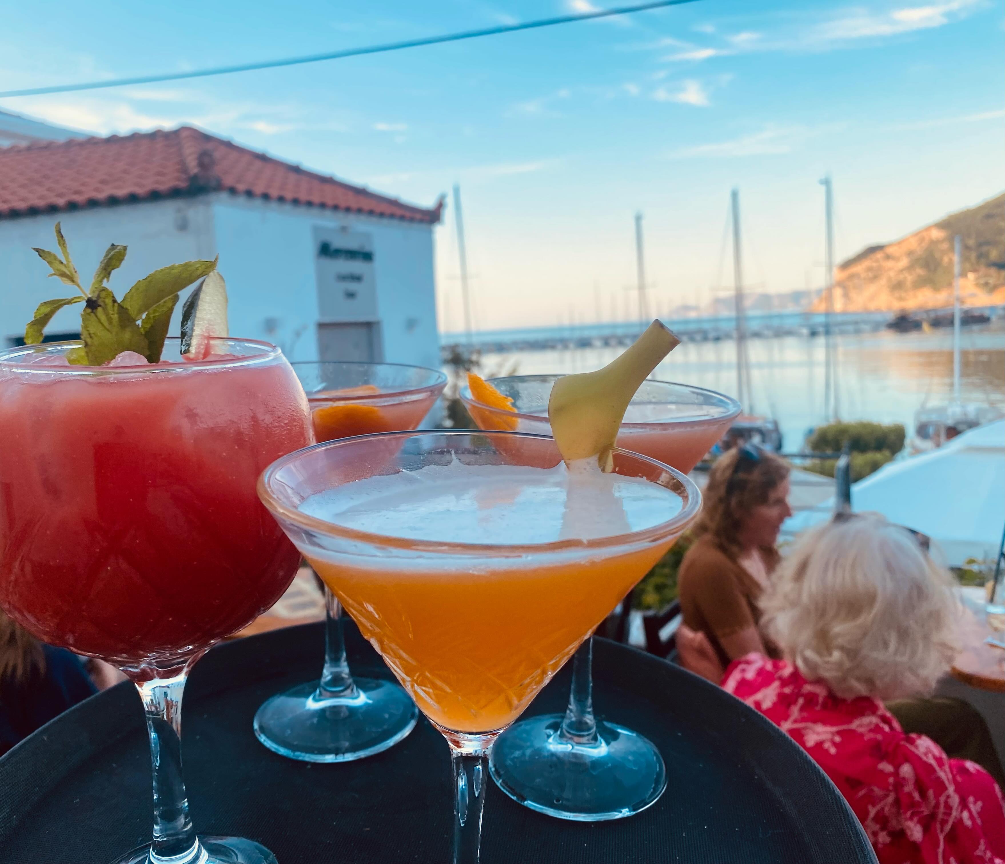 Golden hour hits differently with a cocktail in hand. 🌅🍸
#mercuriuscocktailbar #skopelosisland #skopelosnightlife #cocktails #view