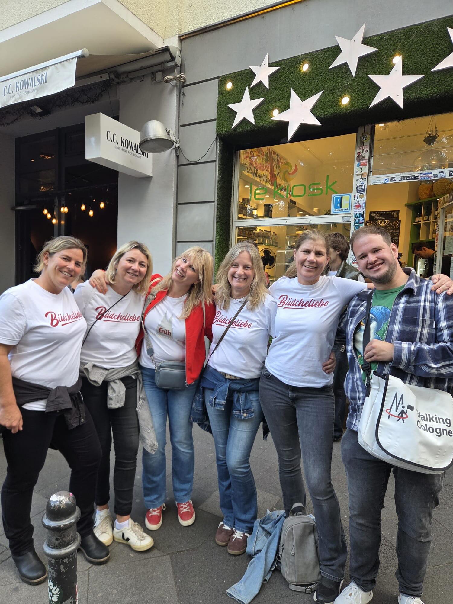 ☀️Am Wochenende hatten wir wieder großartige Büdchen Touren im Belgischen Viertel. 🍺
Wie gut kennst du dich im Belgischen Viertel Köln aus ?
#tourköln #büdchenköln #stadttour #belgischesviertel
