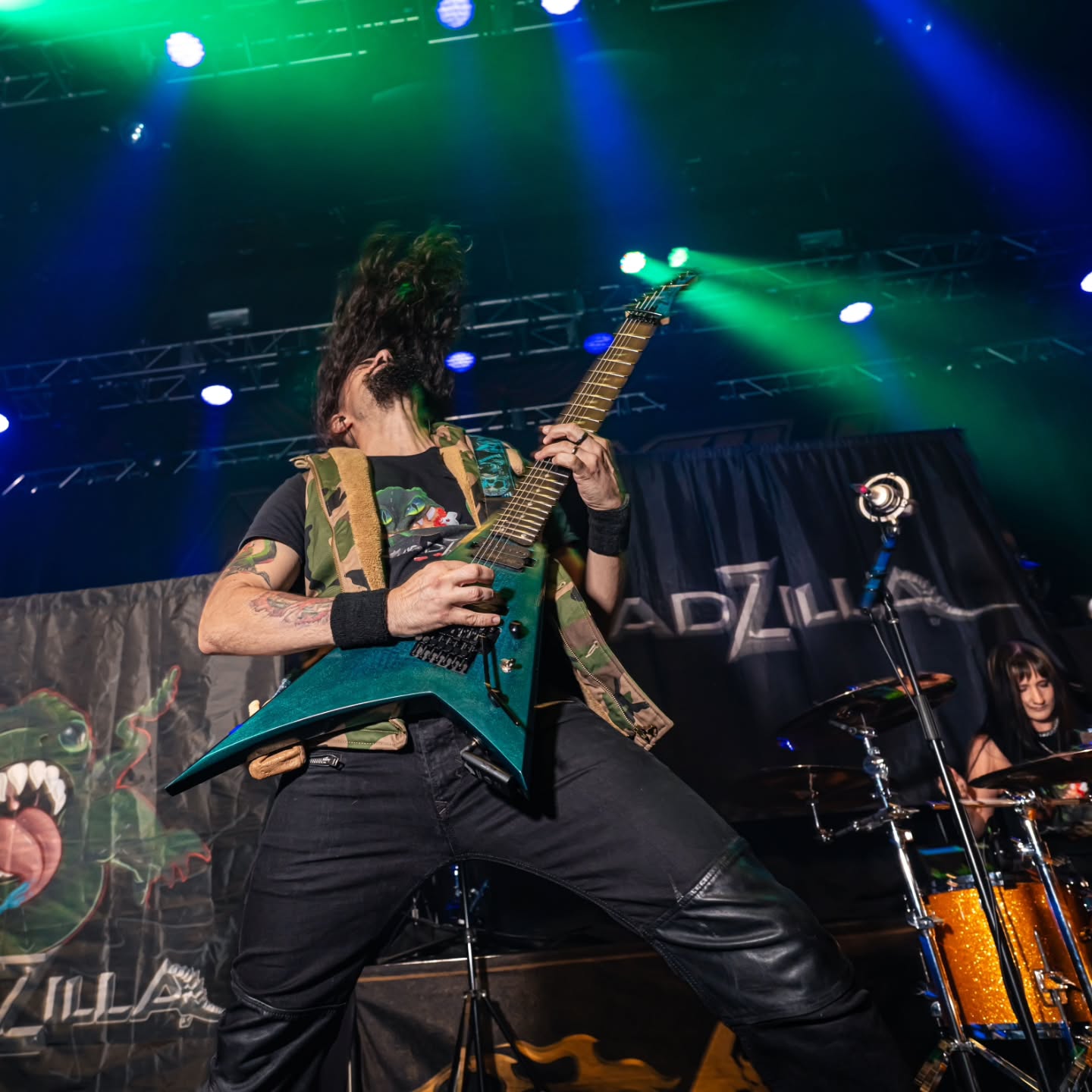"Heaven's Demise, the demon's taste of glory!
Dark paradise, laughing at your screams.
Cold sacrifice, immortal predatory,
Oceans of lies, it's sorrow's legacy"
Angel Genocide 🤘🤘
📸: @halfstop
•
•
•
#heavymetalmusic #heavymetaldetox #metal #metalheads #tourlife
