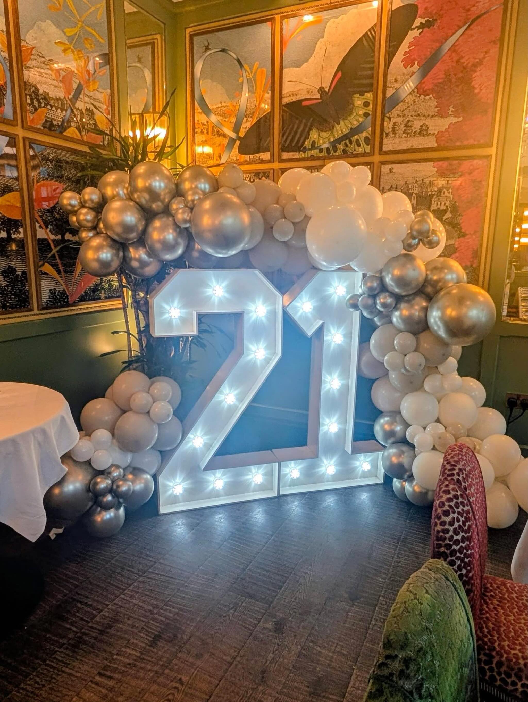 Wow π€© numbers 21 beautifully dressed in balloons by @dannis.flowersandcelebrations π€ stunning.