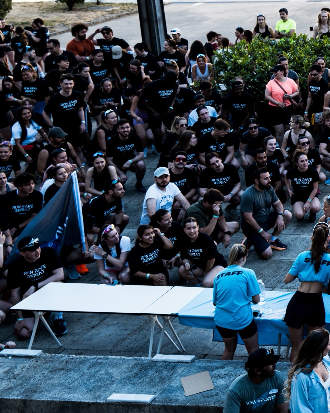 Swipe to see a full crowd coming together to move, run and dance.
This is VIVA Sports.