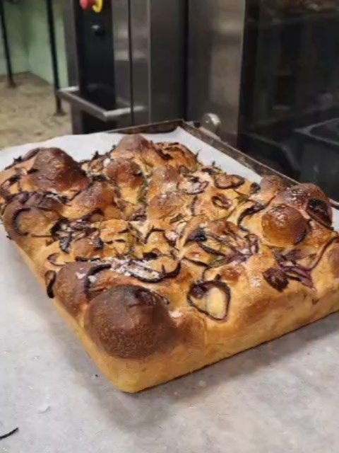 Good morning, wishing all our lovely customers a good week!!! #suportlocal #artisanbakery #indepentantbakery #focaccia #madefromscratchwithlove❤️