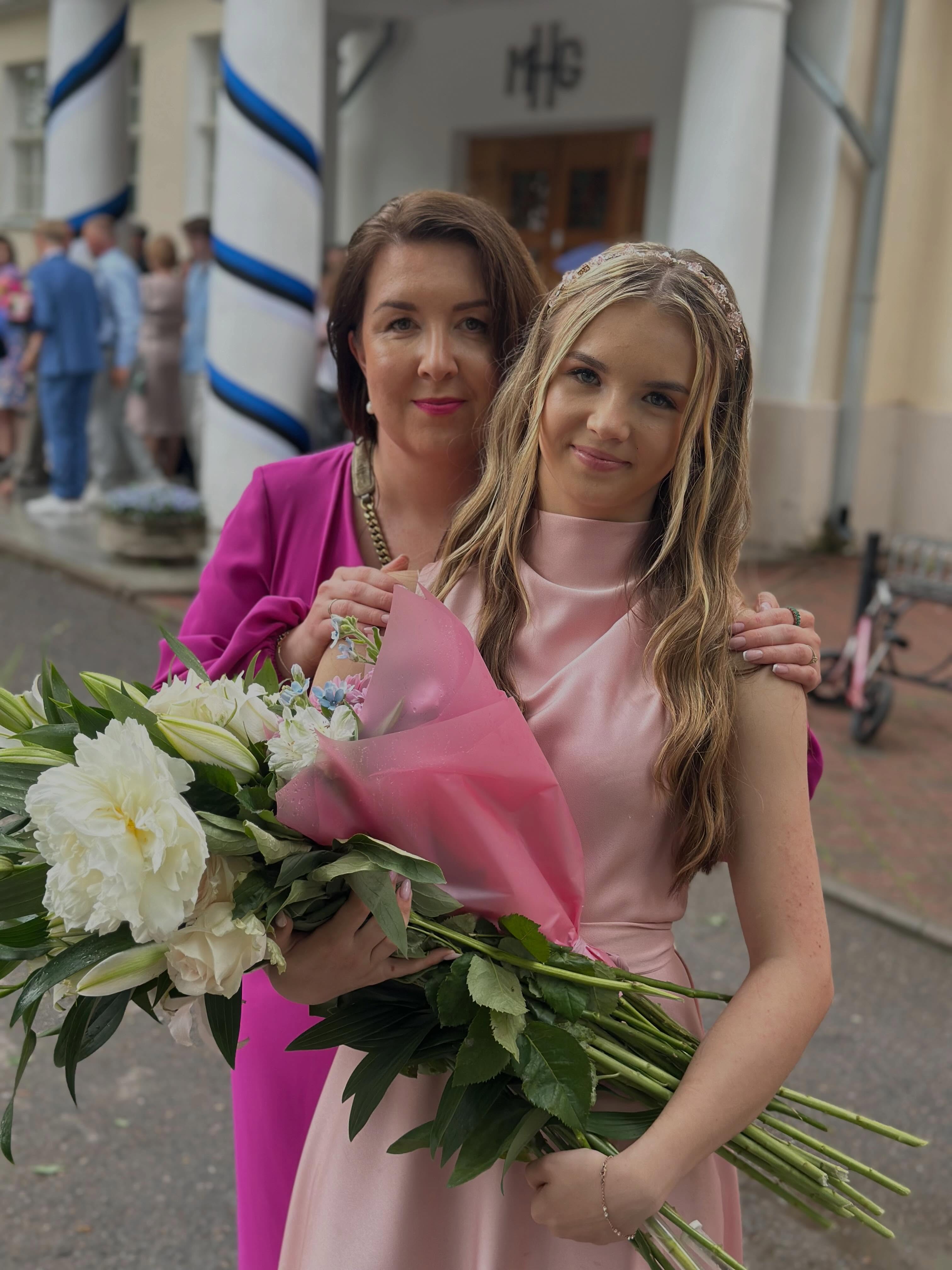 9 aastat hiljem. Ikka sama uhke ja õnnelik ja suurim fänn ❤️ Tiibu ja tuult! @aab.marta @mhgtartu