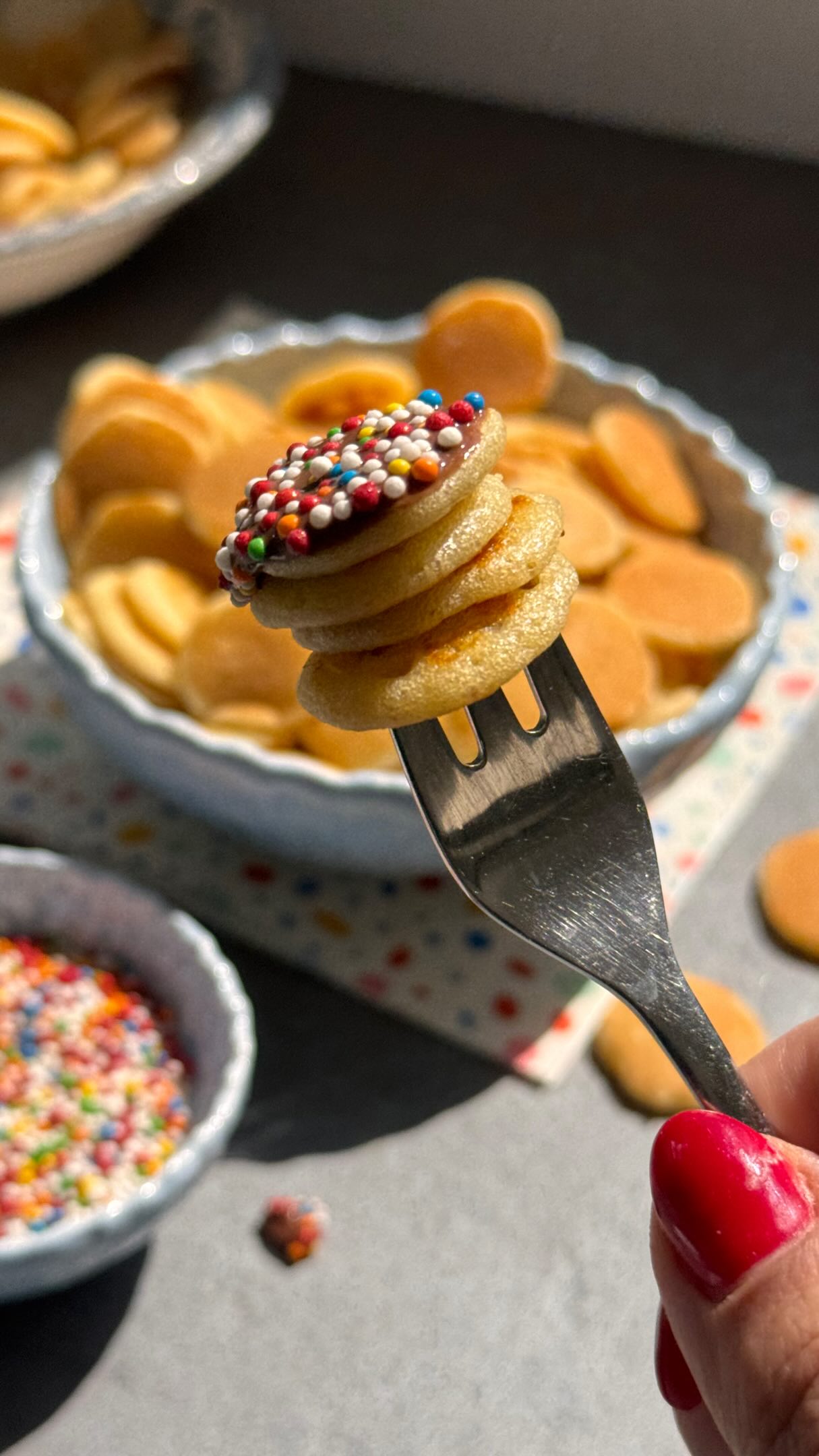 מיני פנקייקס 🥞 🍭
מוקדש לקטנים (ולגדולים)
המתוקים שהבטל להם טיול שנתי או בגרות
ולפיצים התמימים שחושבים שזה רק רוח חזקה 😍
