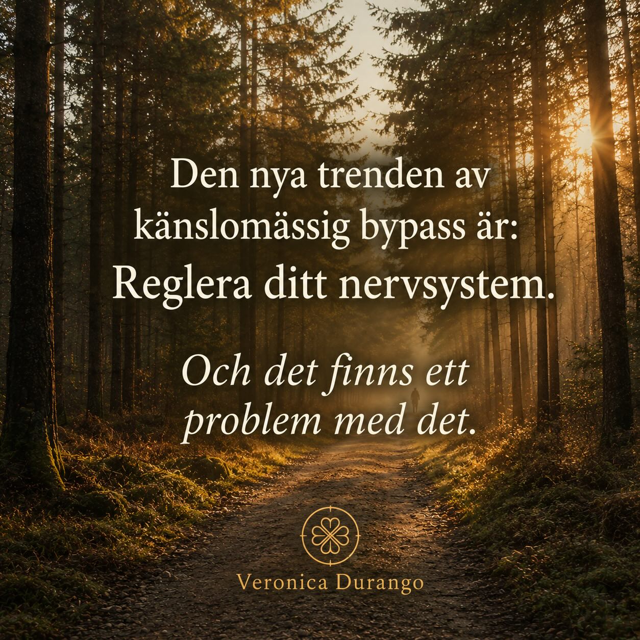 🙏🏻Missförstå mig rätt.
Kunskap om nervsystemet är värdefull. Problemet uppstår när reglering blir målet istället för verktyget. Jag gör bland annat breathwork två gånger i veckan enbart för att korrigera omvänd andning och träna upp mitt muskelminne, inte för att reglera nervsystemet.
På samma sätt som spirituell bypass kan få människor att använda andlighet för att undvika smärta, kan nervsystems-bypass få människor att använda reglering för att undvika känslor.
Spirituell bypass kan låta så här:
“Allt händer av en anledning.”
När någon egentligen behöver få känna sin sorg.
“Jag väljer kärlek och ljus.”
När någon egentligen behöver sätta en gräns.
“Jag måste höja min vibration.”
När någon egentligen behöver möta sin rädsla, skam eller ilska.
På samma sätt kan nervsystems-bypass låta så här.
“Jag måste reglera mig.”
När känslan egentligen försöker förmedla ett budskap.
“Jag är dysreglerad.”
När problemet kanske inte sitter i nervsystemet utan i en relation, ett livsval eller en gräns som aldrig satts.
Målet är inte att bli av med känslor, utan om är att förstå dem.
Att förstå vad kroppen försöker säga.
Vad känslan bär på för information.
Vilka mönster, generationsarv,erfarenheter eller livsomständigheter som ligger bakom.
För ett friskt nervsystem är inte ett nervsystem som alltid är lugnt.
Det är ett nervsystem som kan möta livet. För det är inte känslorna som är problemet.
De är ofta budbäraren. Och ibland är det inte reglering du behöver.
Ibland är det modet att känna, titta på det, läka det och frigöra det för att sedan välja nytt. Annars försöker man bygga nytt på gamla fundament.
Kan du se trenden?
Dela, kommentera och spara gärna.🙏🏻
Kärlek💚
Veronica
#heal #medvetenhet #generationsarv #läkning #nervsystem