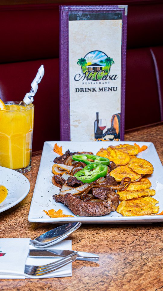 🍽️ Every plate tells a story of flavor, passion, and great moments shared around the table. Come discover your next favorite dish with us! 😋
#DeliciousPlates #FoodLovers #TasteTheDifference #FreshFlavors #FoodieLife