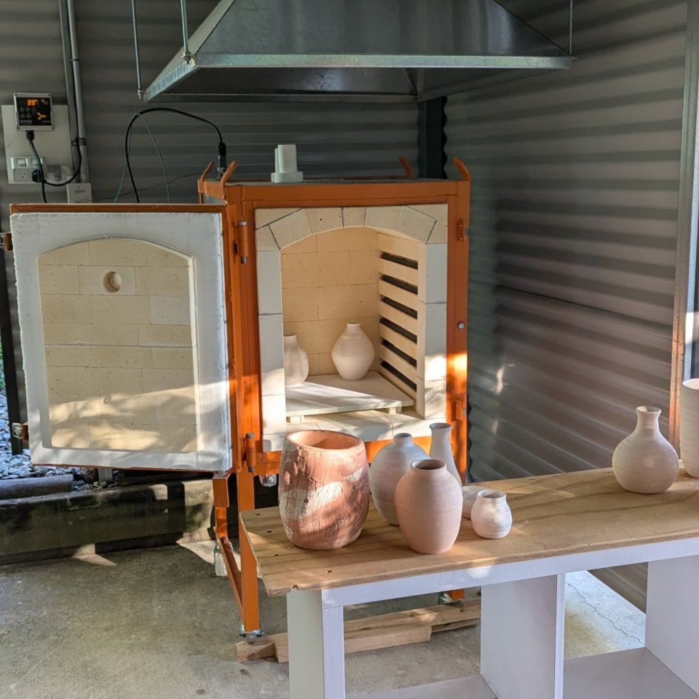 Enjoying the afternoon sun as I unload a bisque fire.
#inthestudio #SunshineCoastpotteryartist
#handmadepotterySunshineCoast #handbuilt #wheelthrown