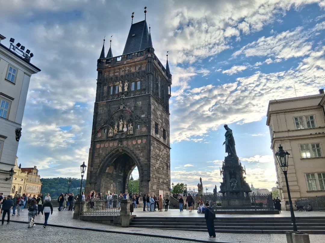 The "City of a Hundred Spires" ... a few photos from my evening walk of the 15th-century Charles Bridge, the Vltava River, the Old Town Square, the Astronomical Clock, and the soaring twin spires of the Church of Our Lady before Týn.
#prague #charlesbridge #vltavariver #astronomicalclock #churchofourladybeforetyn