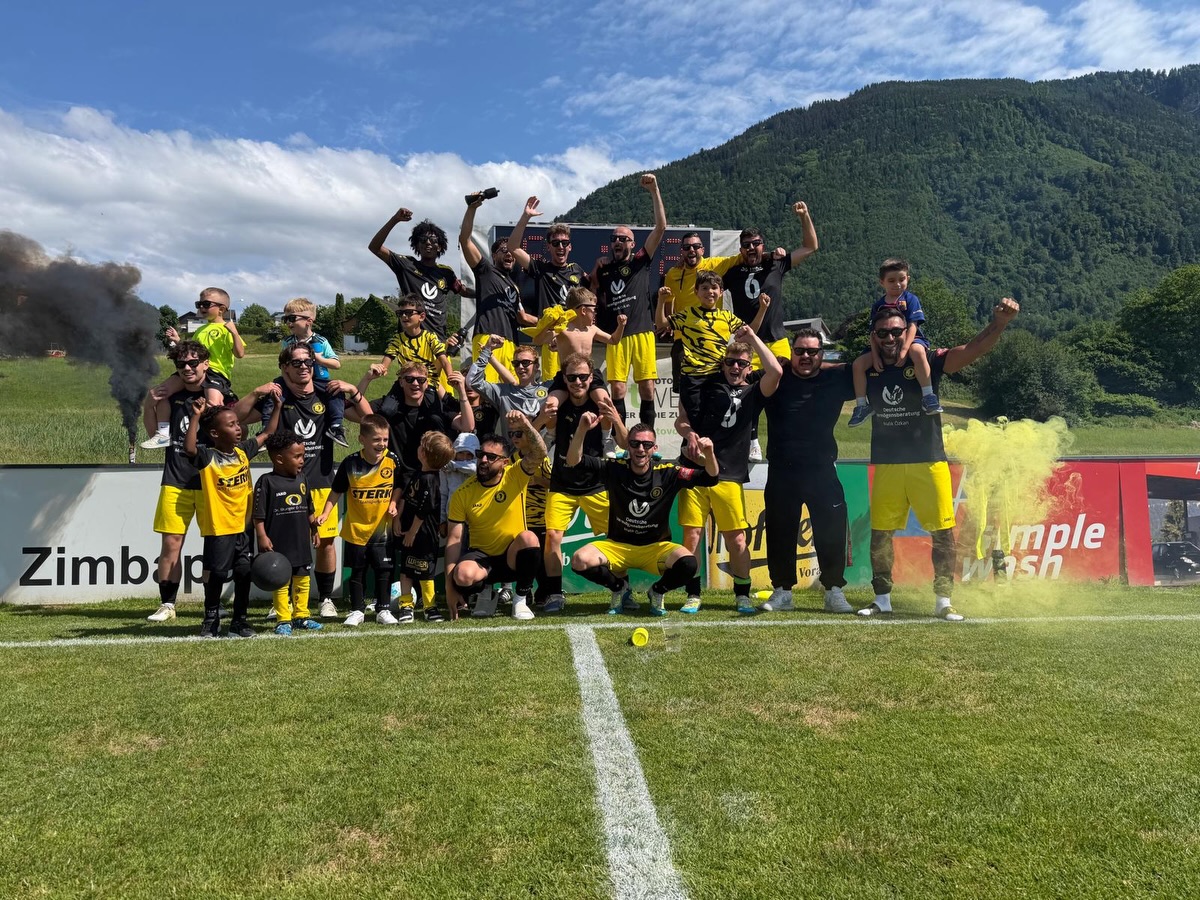 ⬆️🏆 AUFSTIEG GESICHERT! 🏆⬆️
Unsere 1B konnte heute mit einem klaren 6:2-Sieg gewinnen und hat sich damit den Aufstieg gesichert! 💪⚽️🔥
Jetzt wird gefeiert! 🎉🍻
Kommt alle vorbei und seid bei der Party dabei – heute um 18:00 Uhr! 🙌
#aufstieg #sctisis #sieg!!!! #🖤💛