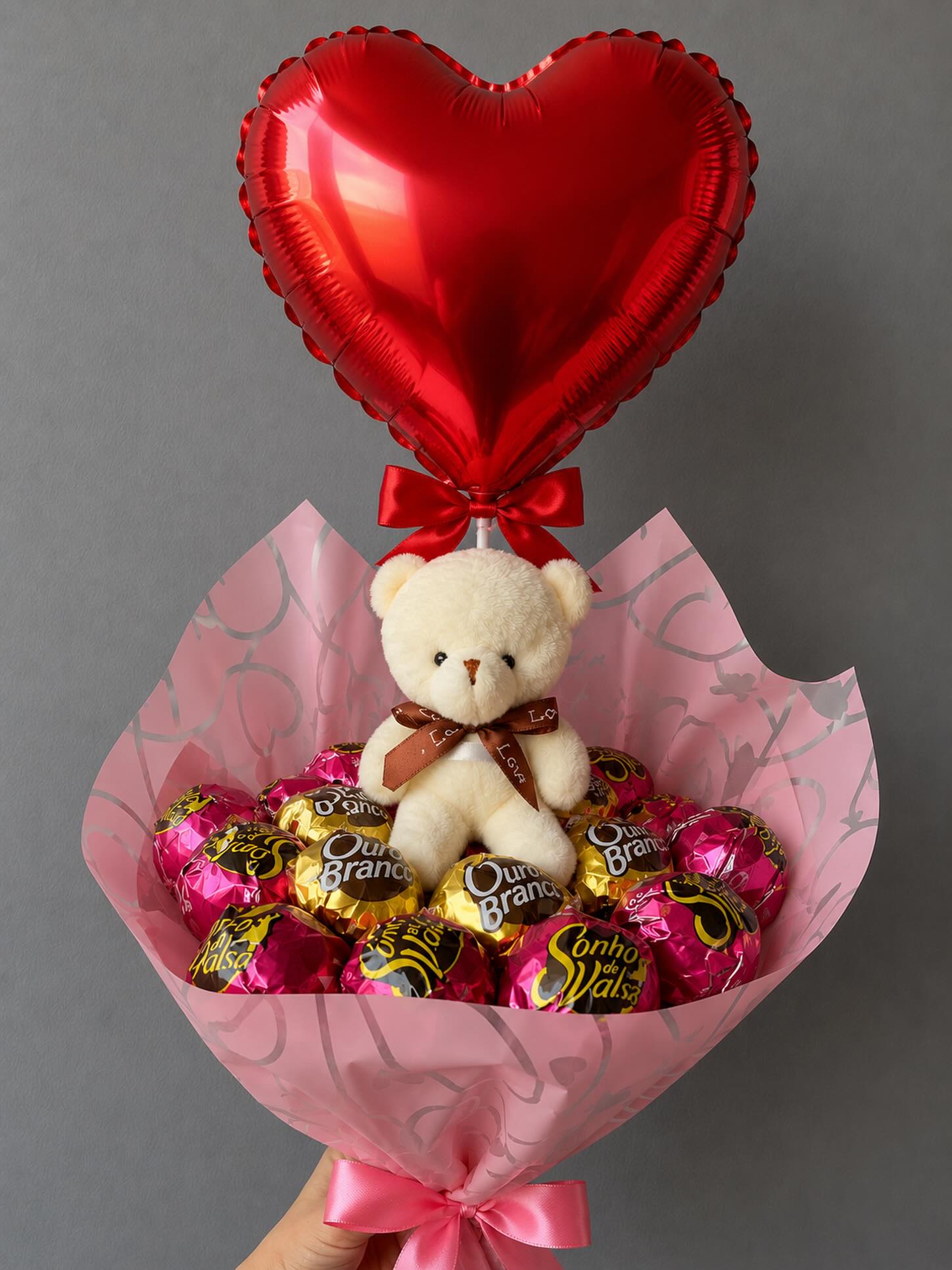Buquê de chocolate 💐🍫
Um presente lindo e cheio de “doçura” para sua amada ou amado, além de lindo! Quem não ama um chocolatinho não é mesmo?
Faça seu pedido! ✨
*Obs: Foto ilustrativa
Conseguimos personalizar, como trocar:
- O embrulho
- O laço
- Quantidade de bombons
( Conseguimos fazer algo bem personalizado, só pedir )