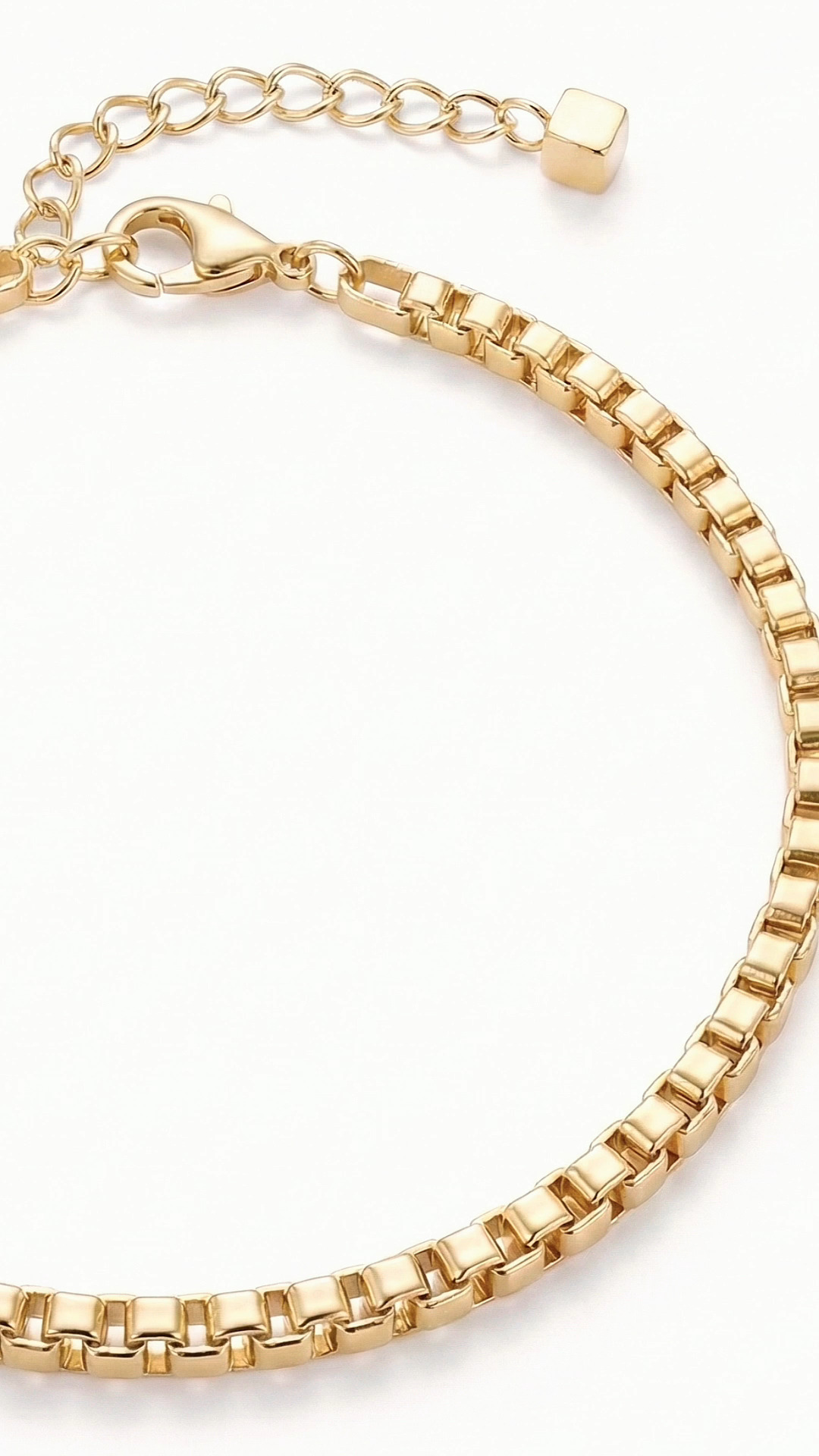 Looking for a bracelet that actually stays on? We got you. The Leporem gold chain comes with a heavy-duty lobster claw clasp so you can move without stressing. Style tip: apply your perfume, let it dry, then snap this beauty on.
#JewelryTips #SecureJewelry #LeporemJewelry #GoldAccessories #StyleHacks