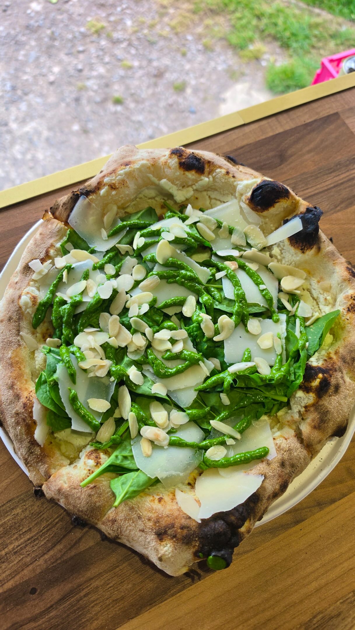 ANGELA🌱
Ricotta cheese, baby spinach pesto, fresh baby spinach, almond flakes and shaved Parmesan.
(Vegetarian)
Inspired by our mum’s recipes and turned into a pizza💚
#daccapopizzeria #pizza #neapolitanpizza