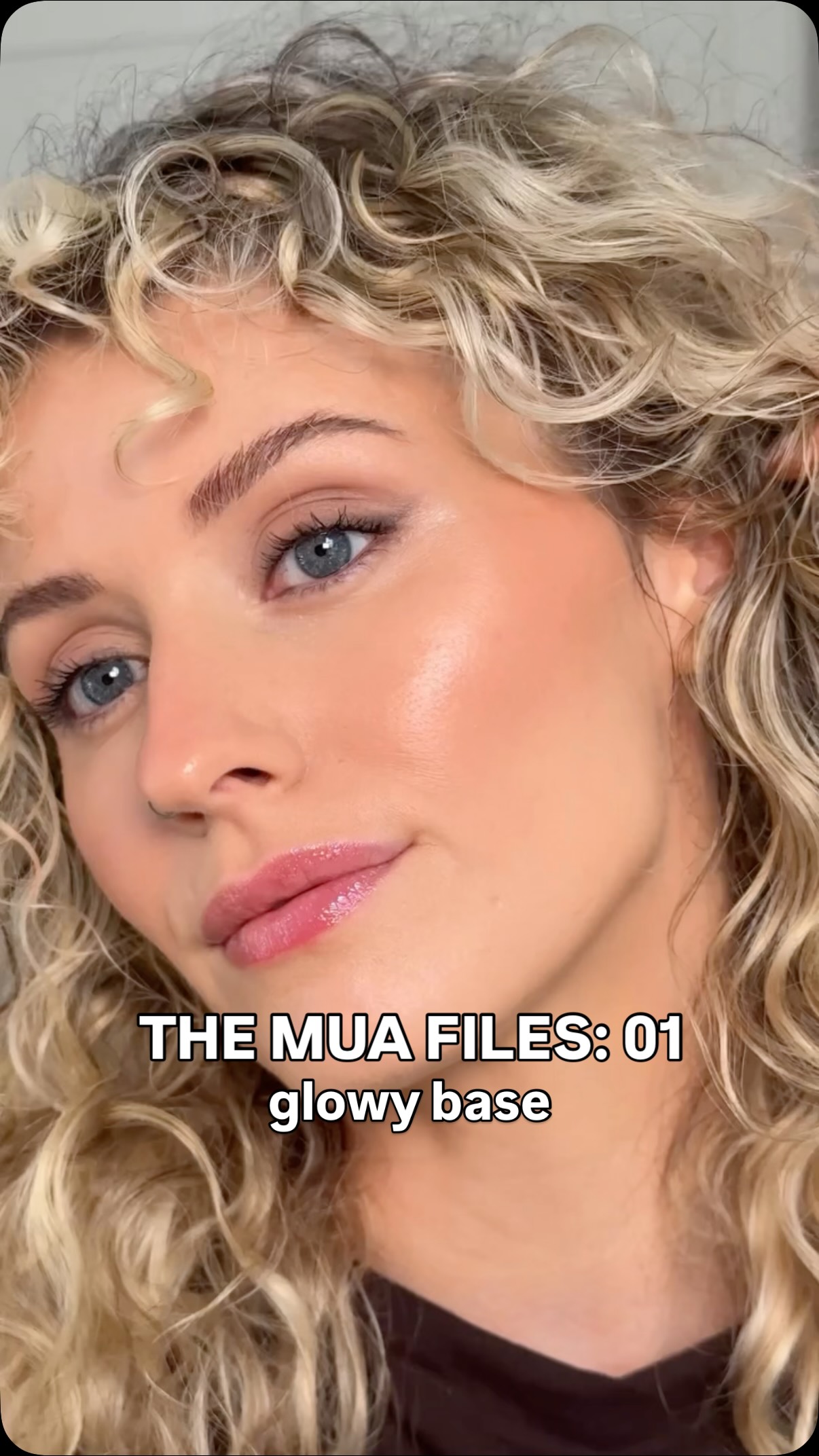 📁 Case 01: the glowy base for everyday
An everyday glow that that looks good, because I know a lot of people struggle with getting the right balance between glass skin & sweaty mess. This isn’t going to be your bridal or super long wearing look (that will be coming soon 👀) products used linked in my bio
Hopefully this helps, save for later + follow for more tips so you can do your makeup like a pro - Katie xox
#themuafiles #muafiles #glowymakeup
Makeup artist tips and tricks
How to do your makeup like a pro
Pro MUA how to
How to get glowy skin
Glowy makeup
Natural makeup artist