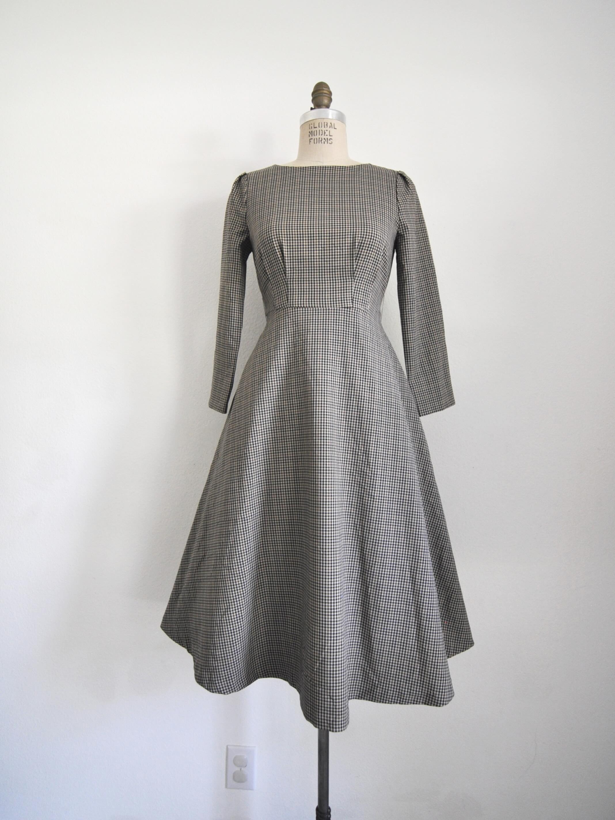 🩷SOLD🩷 Beautiful black and brown gingham long sleeved dress. Polyester, fully lined, back zipper, fitted waist. Bust: 35” Waist: 28” Length: 44” Shoulder to waist: 15”