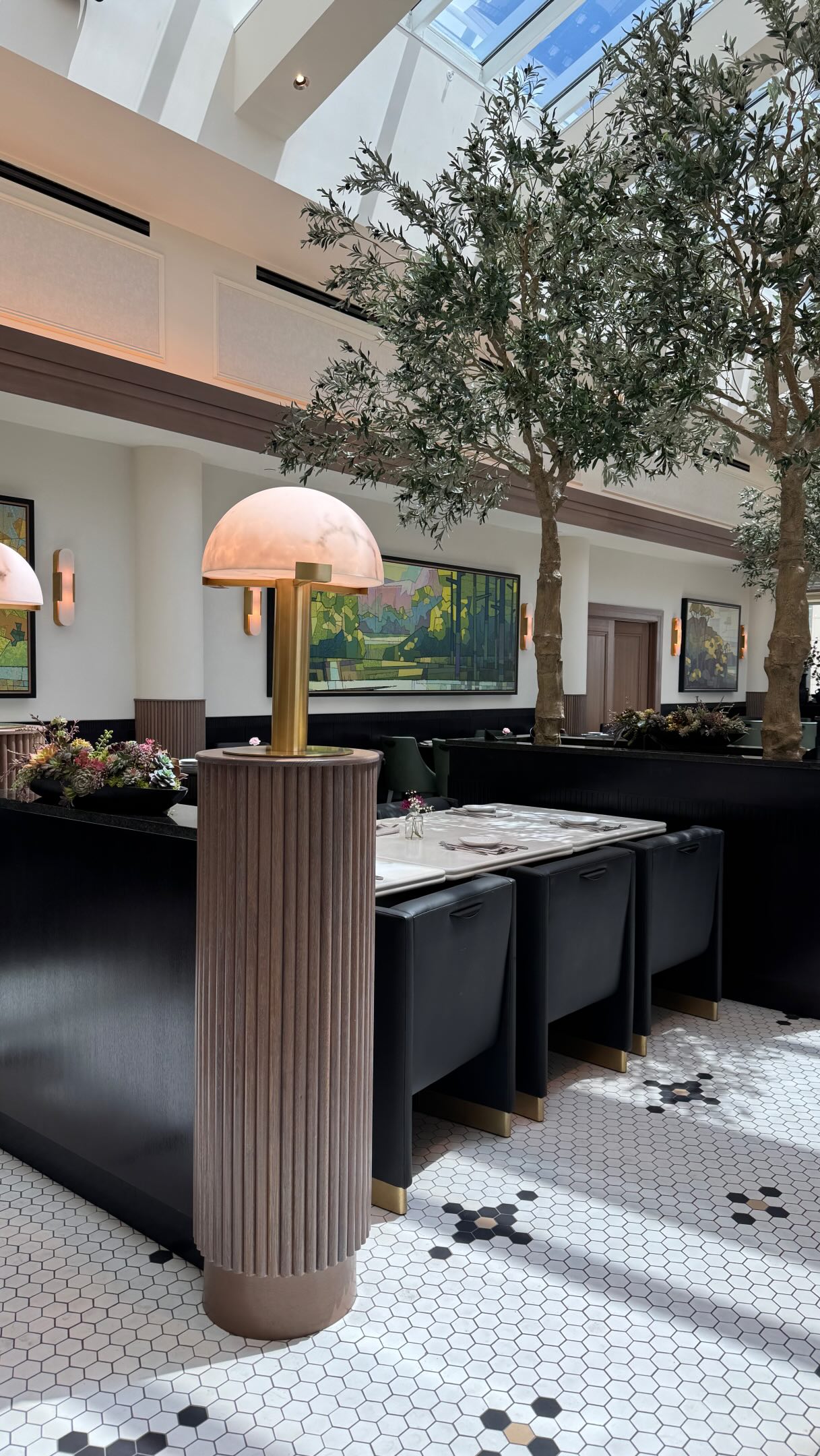 Okkkk😖😖😖😖😖
.
.
.
video insp : @robertgigs
.
.
#restaurantdesign #commercialdesign #hospitalitydesign
