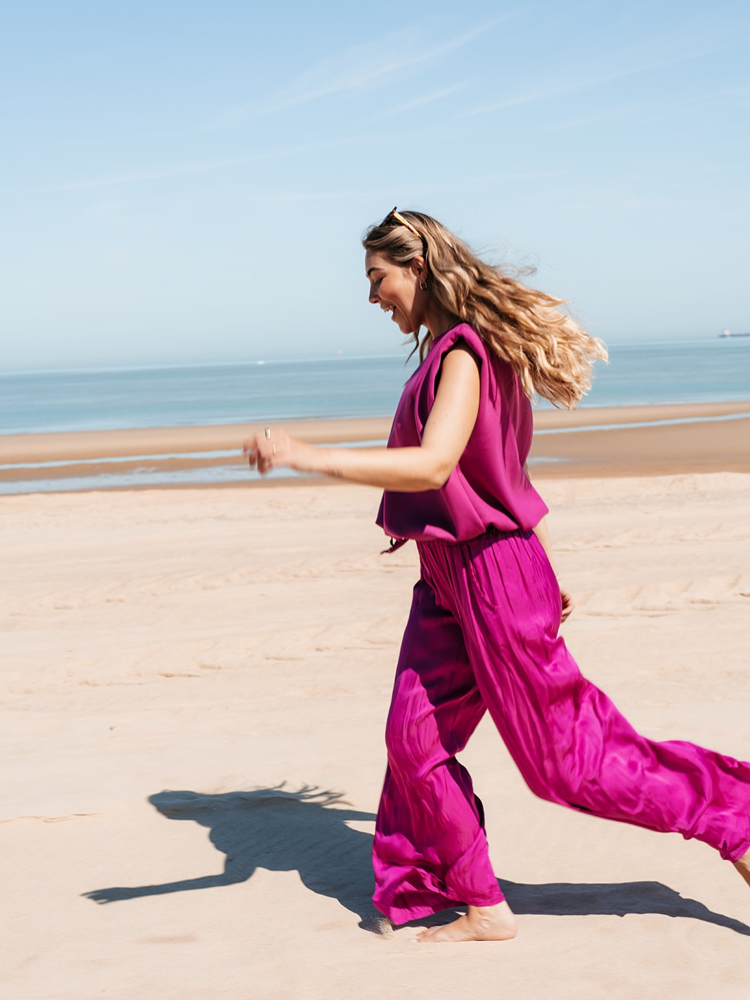 Lovely outfit! 💓Onze Paula top magenta is back in stock dus is het eindelijk jouw moment om deze look te scoren! 🙌🏼
Paula top magenta X Stien pantalon
www.juliabybb.com
#juliabybb #shopthelook #nowornever #summer #looks
