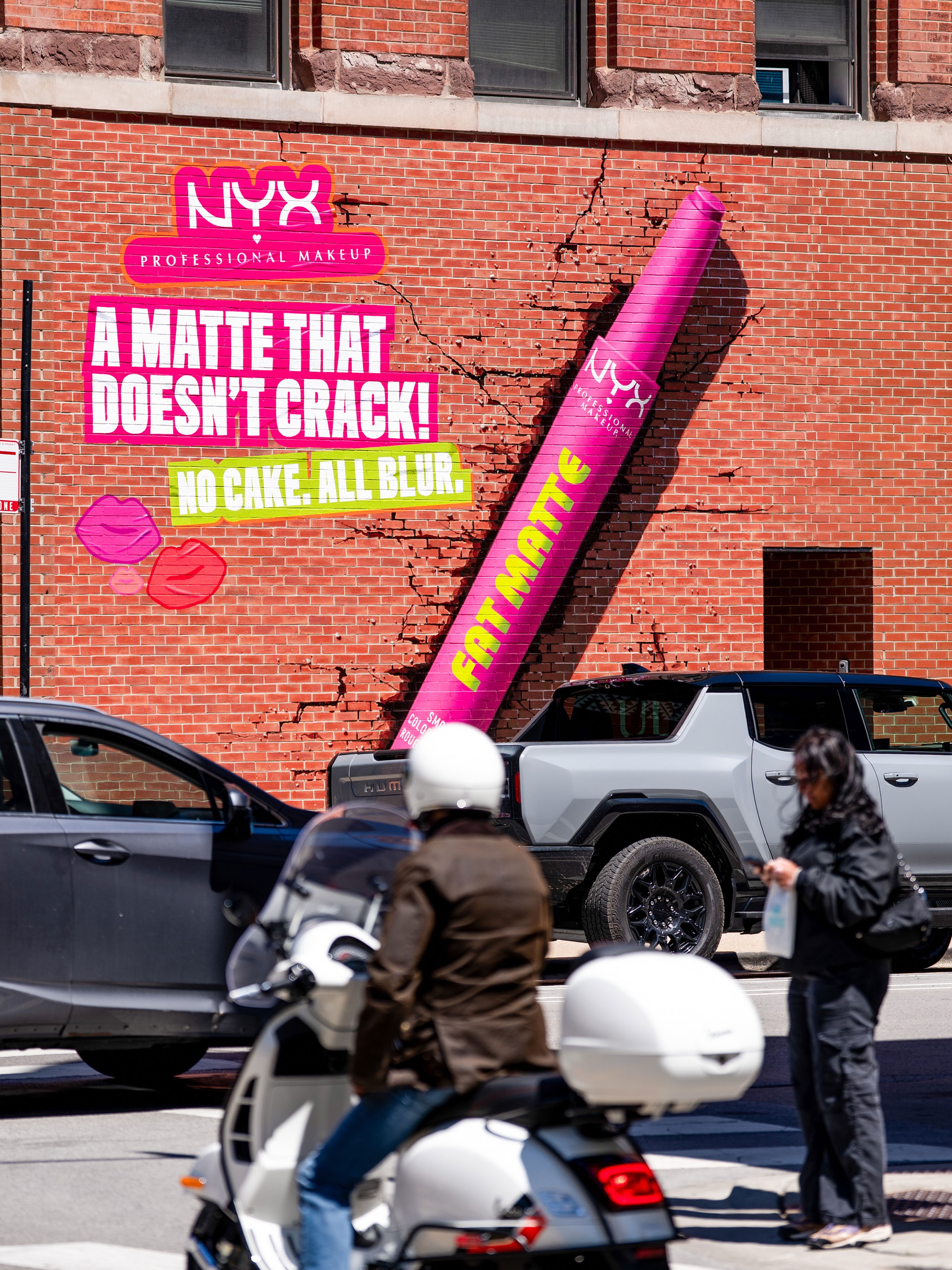 The Overall brick squad is breaking barriers in Chicago with @nyxcosmetics 🧱💄💋
🏷️
.
.
.
.
#overallmurals #trusttheprocess #killthepixel #handpaint #coasttocoast