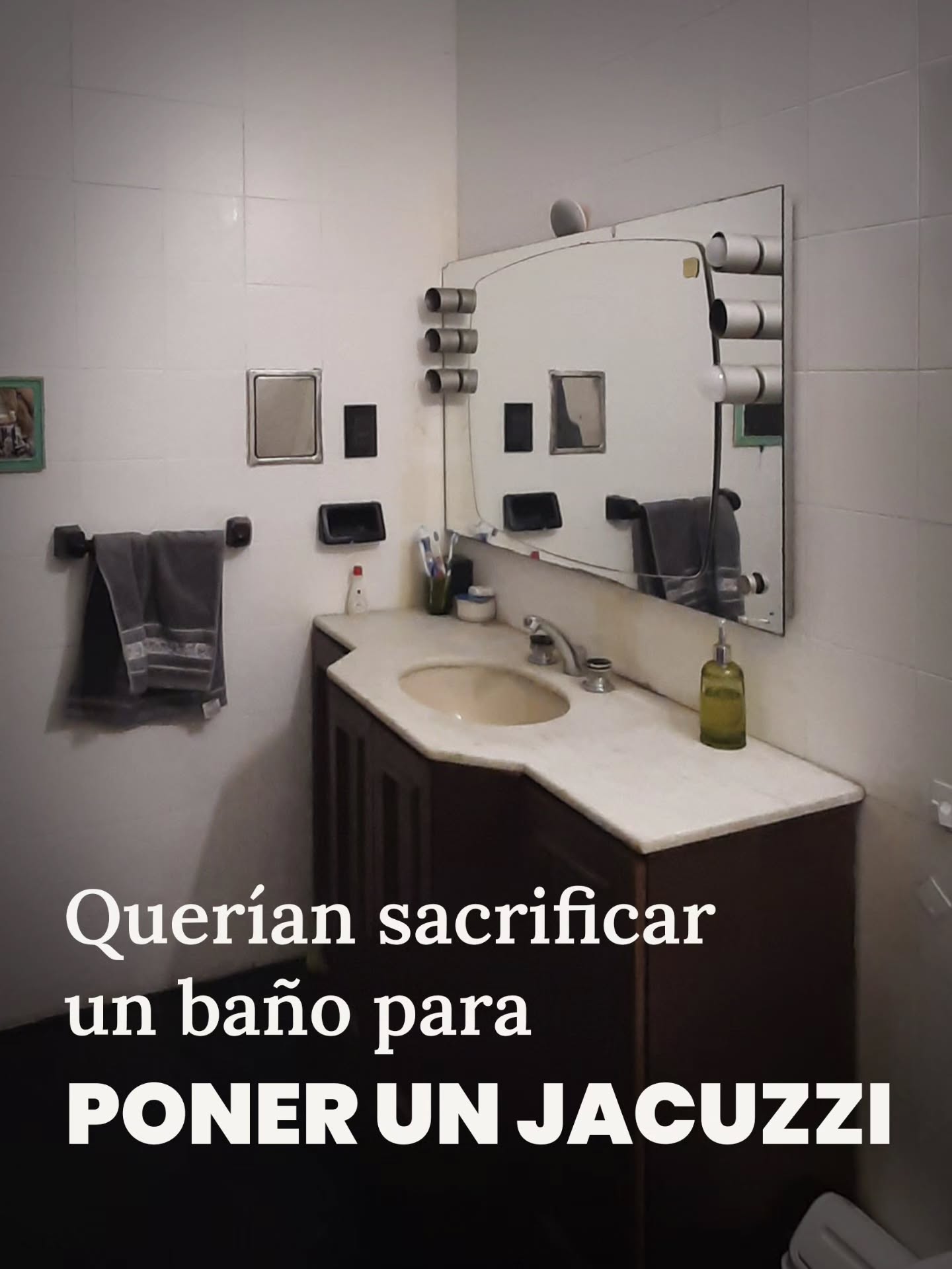 Y vos? Sacrificarías un baño de tu casa para tener una bañera gigante? En este caso logramos conservarlo y remodelamos un baño muy amplio y un toilette con un estilo "black & white" bien minimalista, sanitarios en linea marina y mesada de corian con bacha incoporada y desague oculto.
Leemos sus consultas 👇
#reformabaño #desagueoculto #arquitectoscastelar