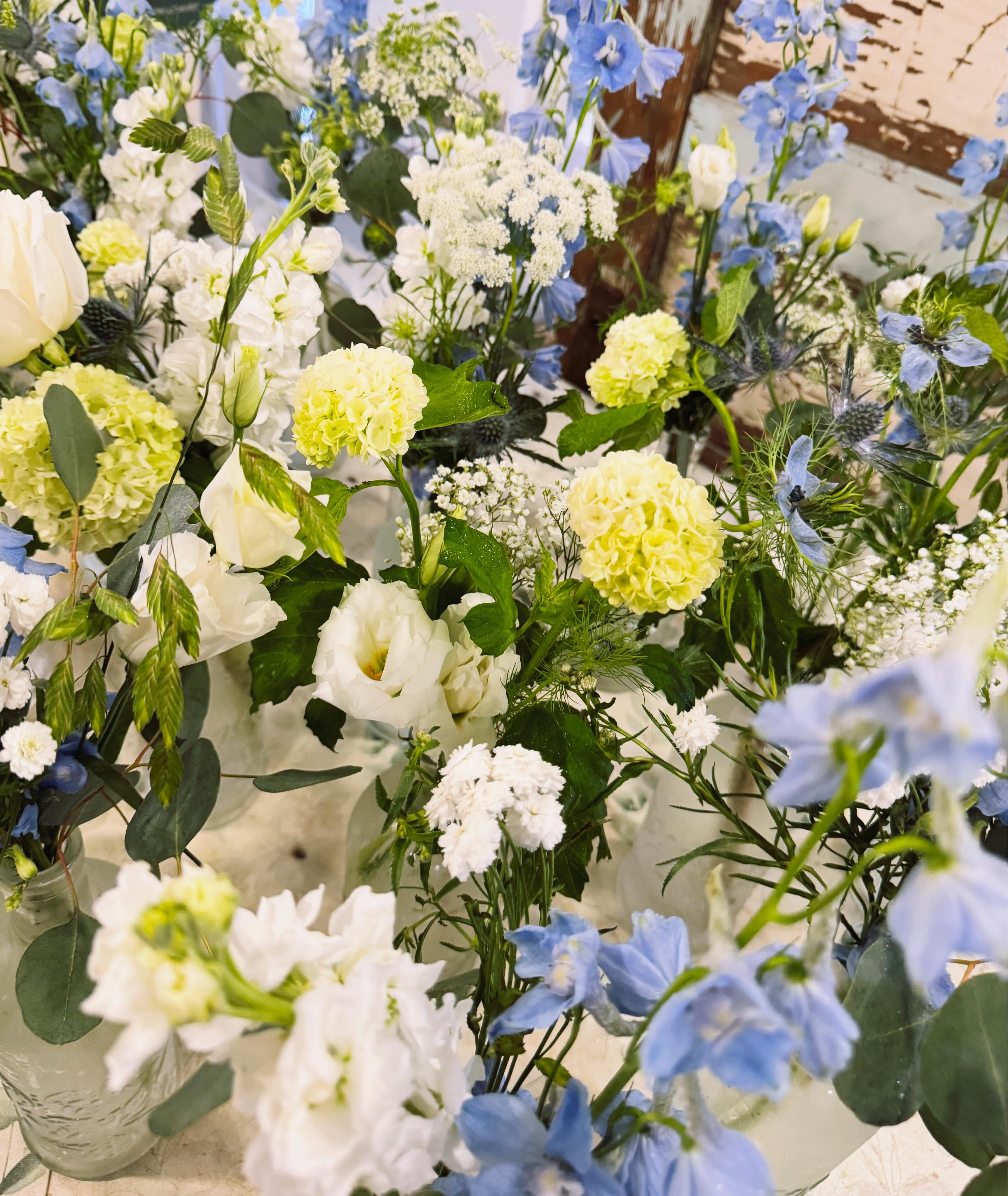 Prettiest shades of blue and white for today’s wedding! 💙🤍 Cutest table vases that the bride collected designed with the prettiest florals 🤍We couldn’t have asked for more perfect weather for this lovely couple.
How stunning is the groom’s pocket square boutonnière? Such a unique and modern look!
The shop is open today from 10–4. Stop by to browse our exciting plant selection, beautiful candles, botanical art, and a full restock of the cutest mini pots — perfect for little gifts. 🌿✨
Enjoy the sunshine and celebrate this beautiful Saturday with us! 🌸